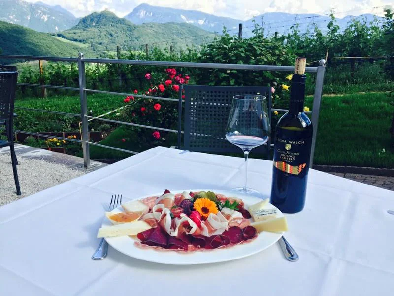 Ostaria al castello Castel Ringberg Kaltern an der Weinstraße/Caldaro sulla Strada del Vino 11 suedtirol.info