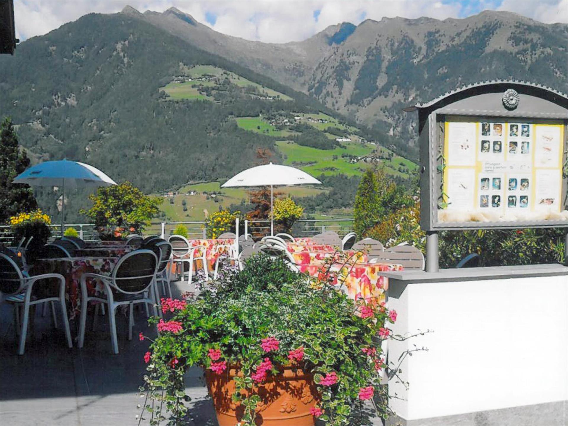 Dorf-Café Schenna 1 suedtirol.info