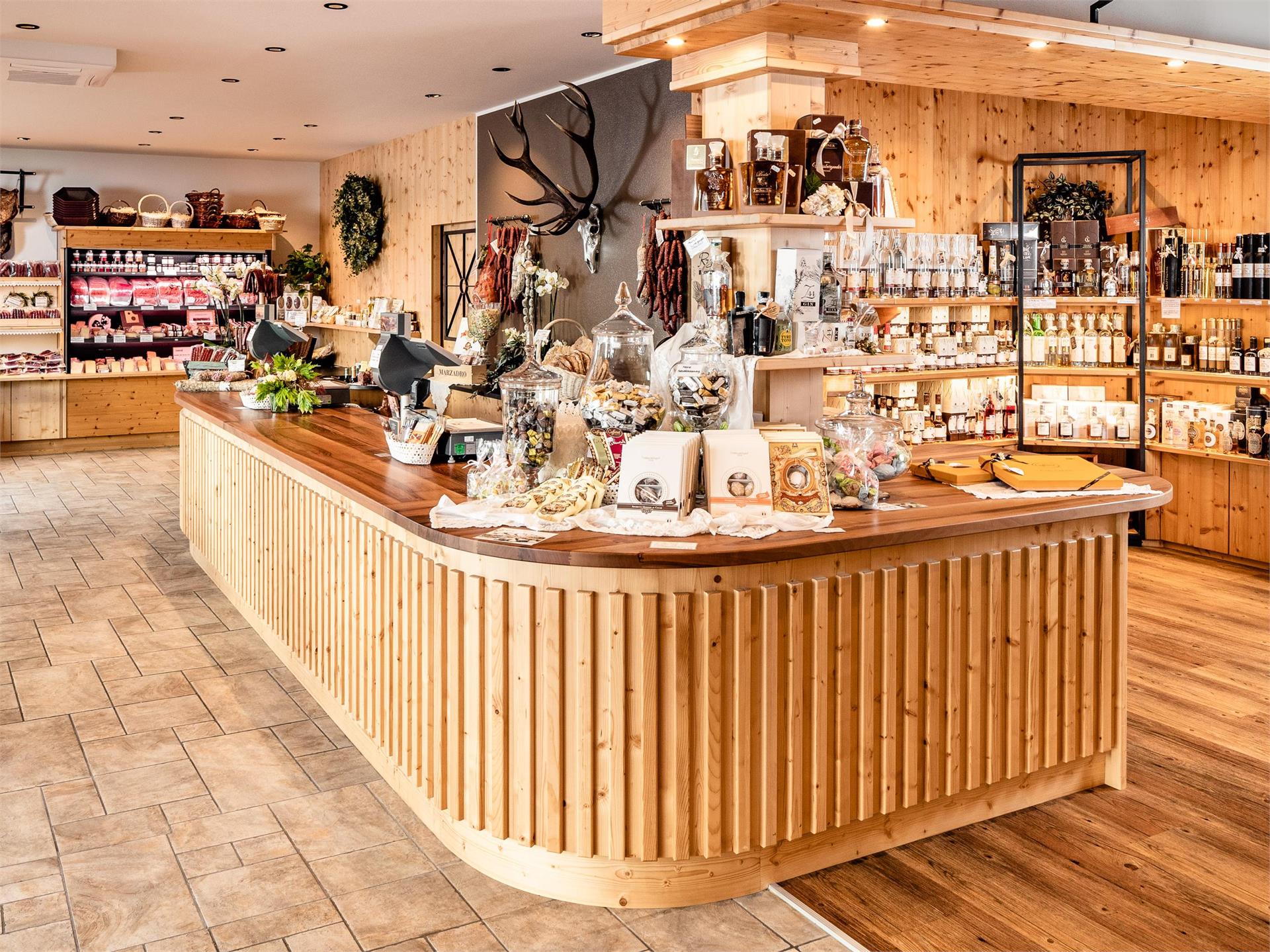 Delikatessen PföstI - Negozio e bistrot Scena 1 suedtirol.info