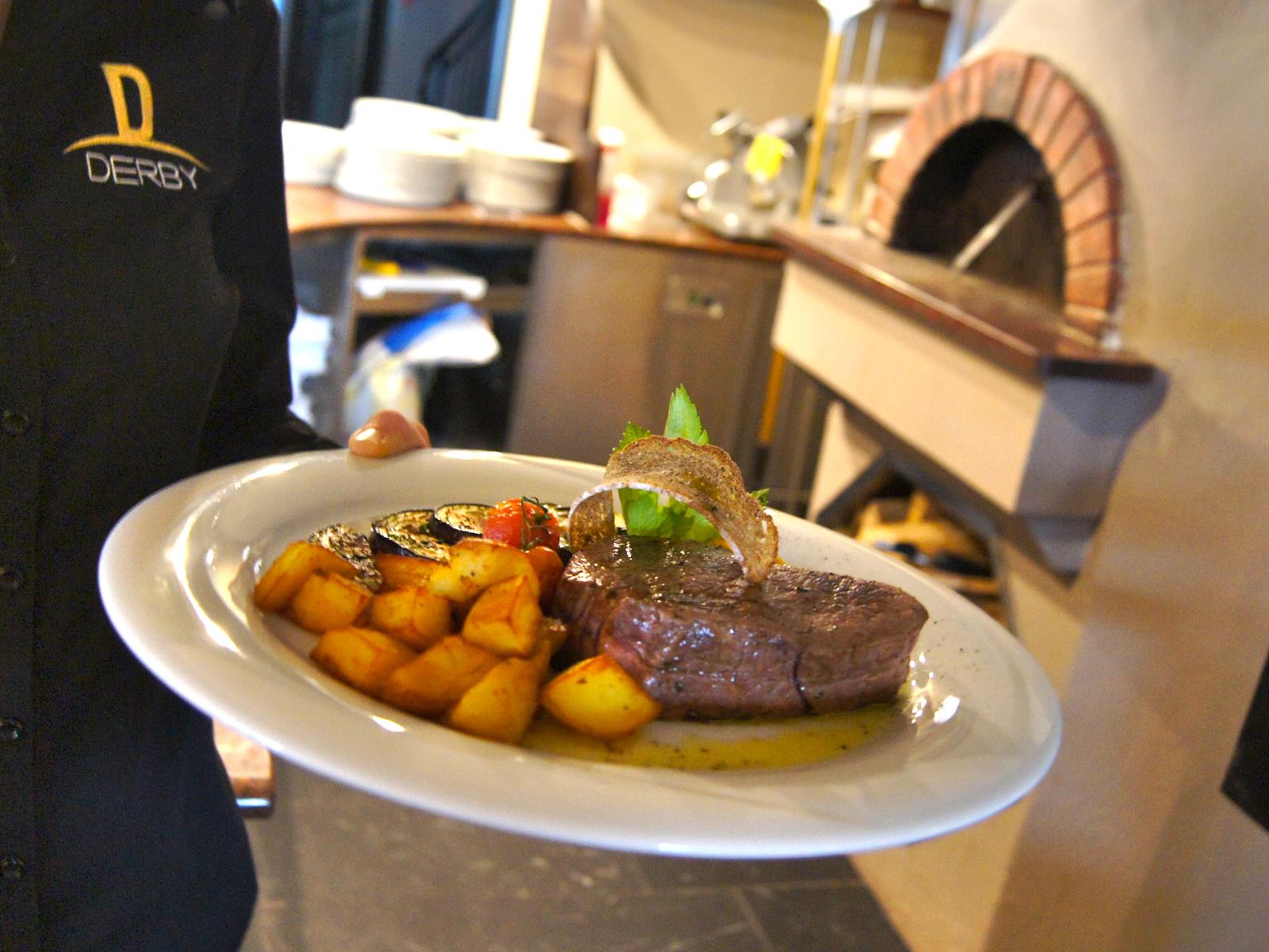 Derby Restaurant Pizzeria Club Sterzing 1 suedtirol.info