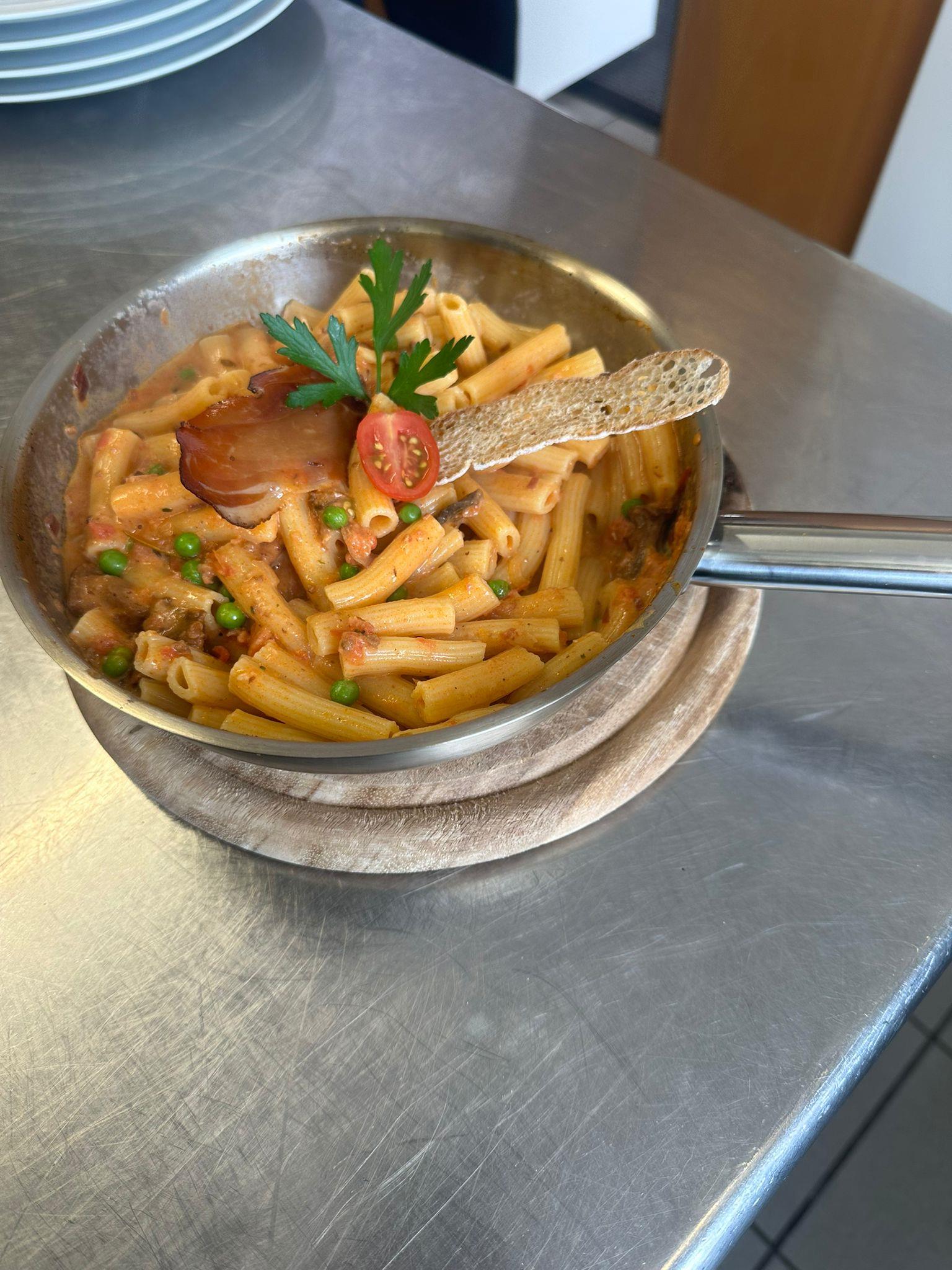 Dorfwirt Bar & Restaurant Latsch/Laces 3 suedtirol.info