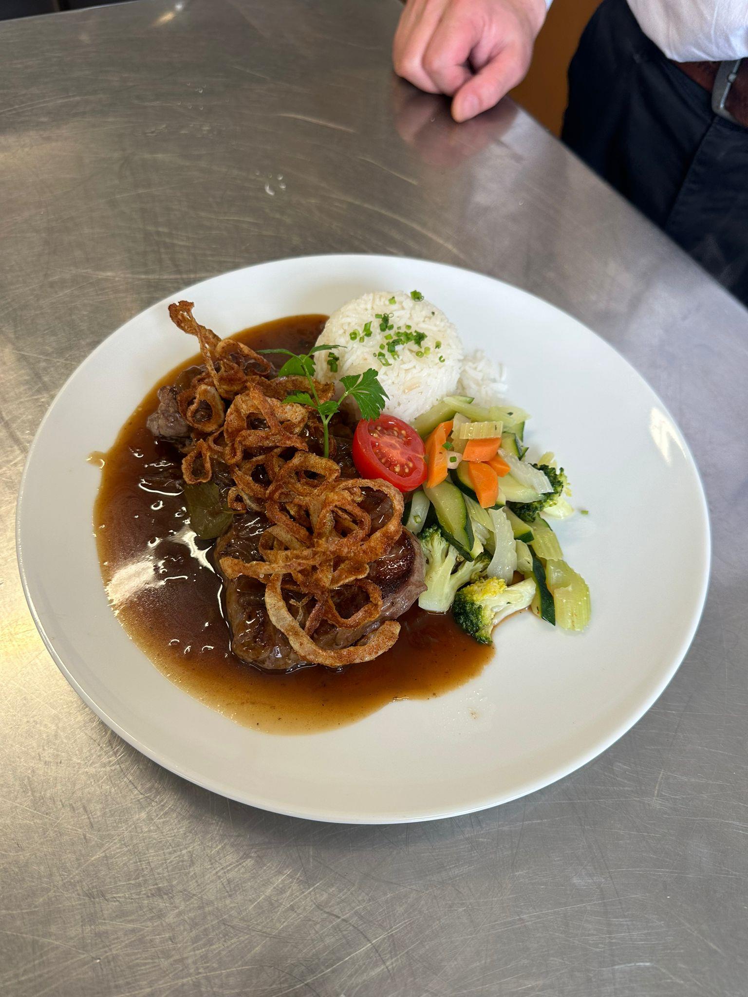 Dorfwirt Bar & Restaurant Latsch/Laces 4 suedtirol.info