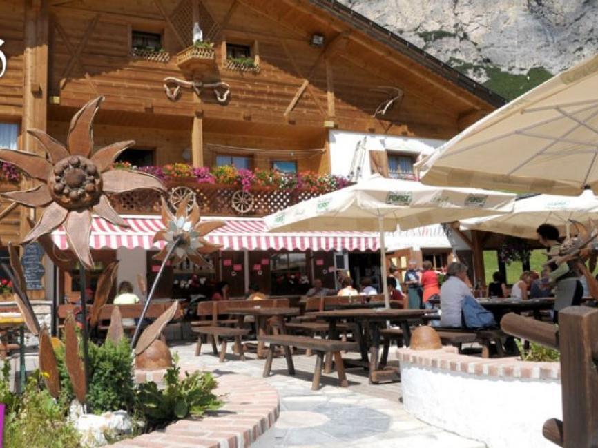 Edelweiss hut Corvara 2 suedtirol.info