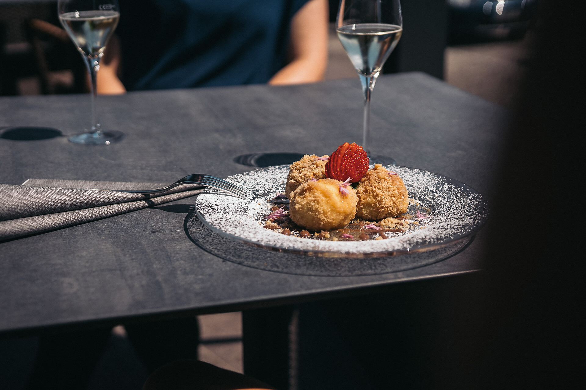 Süße Knödel mit Barbianer Erdbeeren gefüllt
