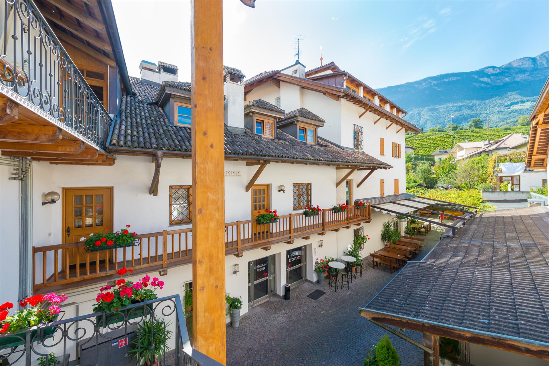 Gasthof-Pizzeria Zum Guten Tropfen Eppan an der Weinstraße 15 suedtirol.info