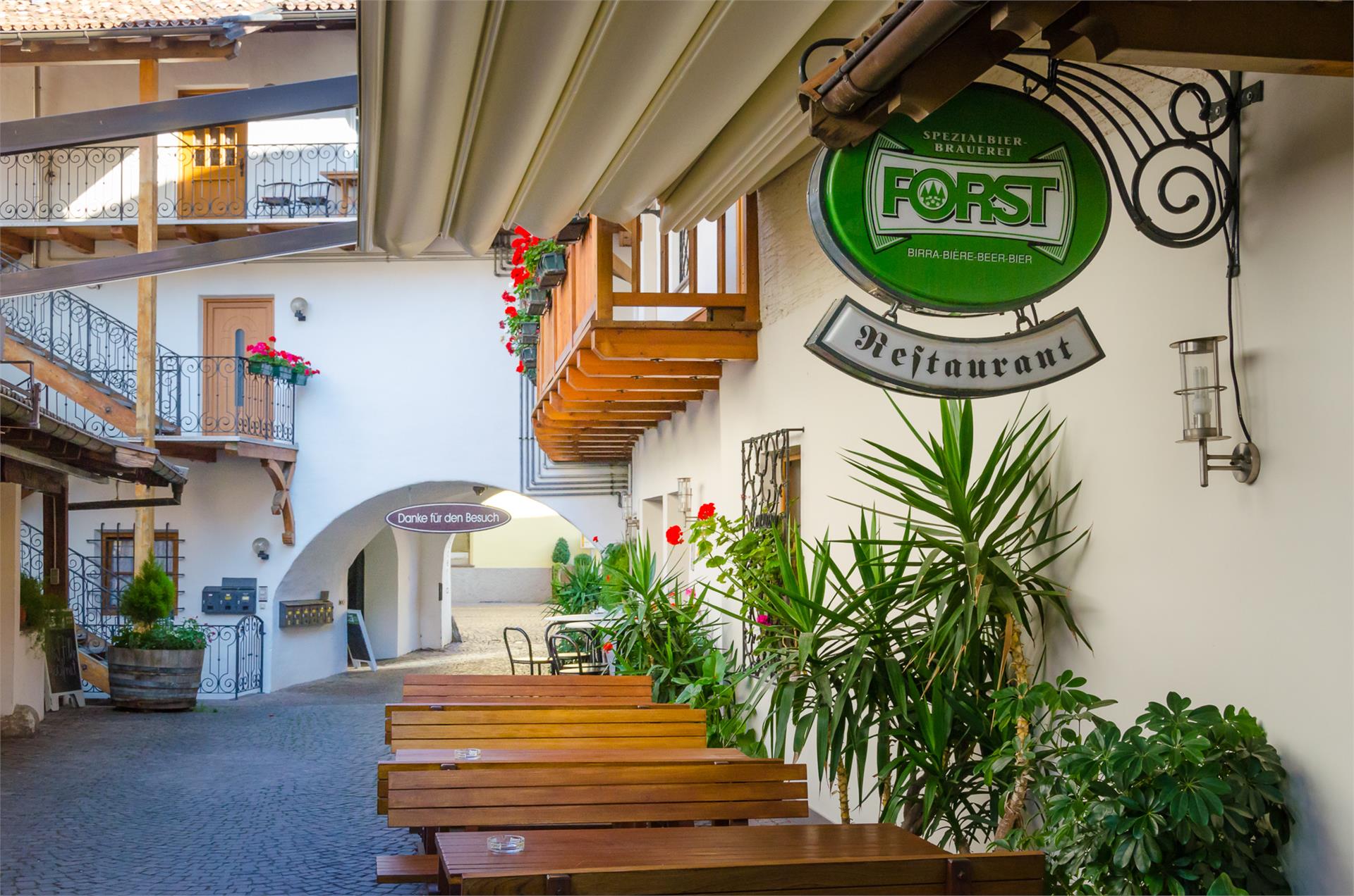Gasthof-Pizzeria Zum Guten Tropfen Eppan an der Weinstraße 13 suedtirol.info