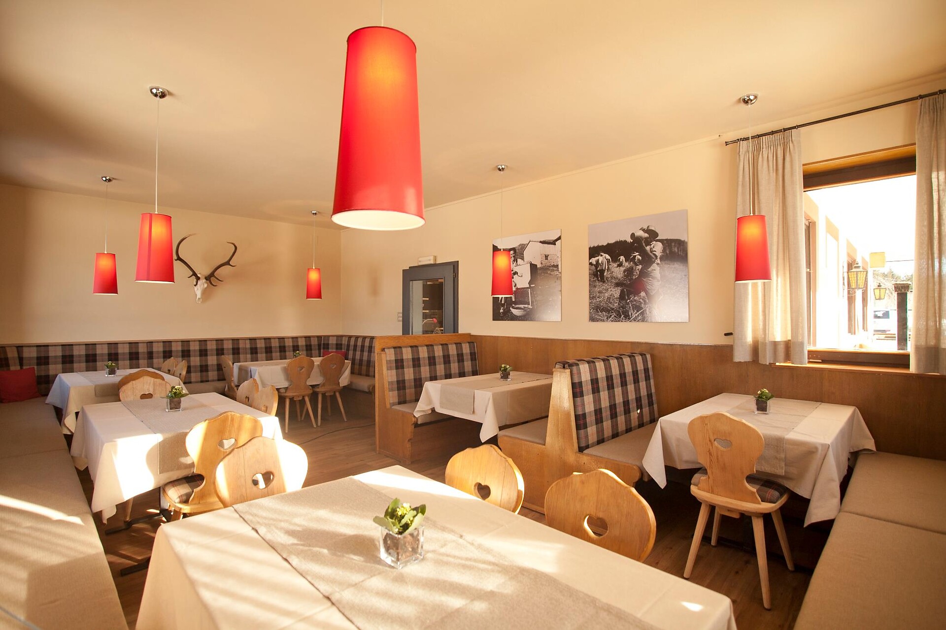 Speisesaal im Restaurant Alpenrose