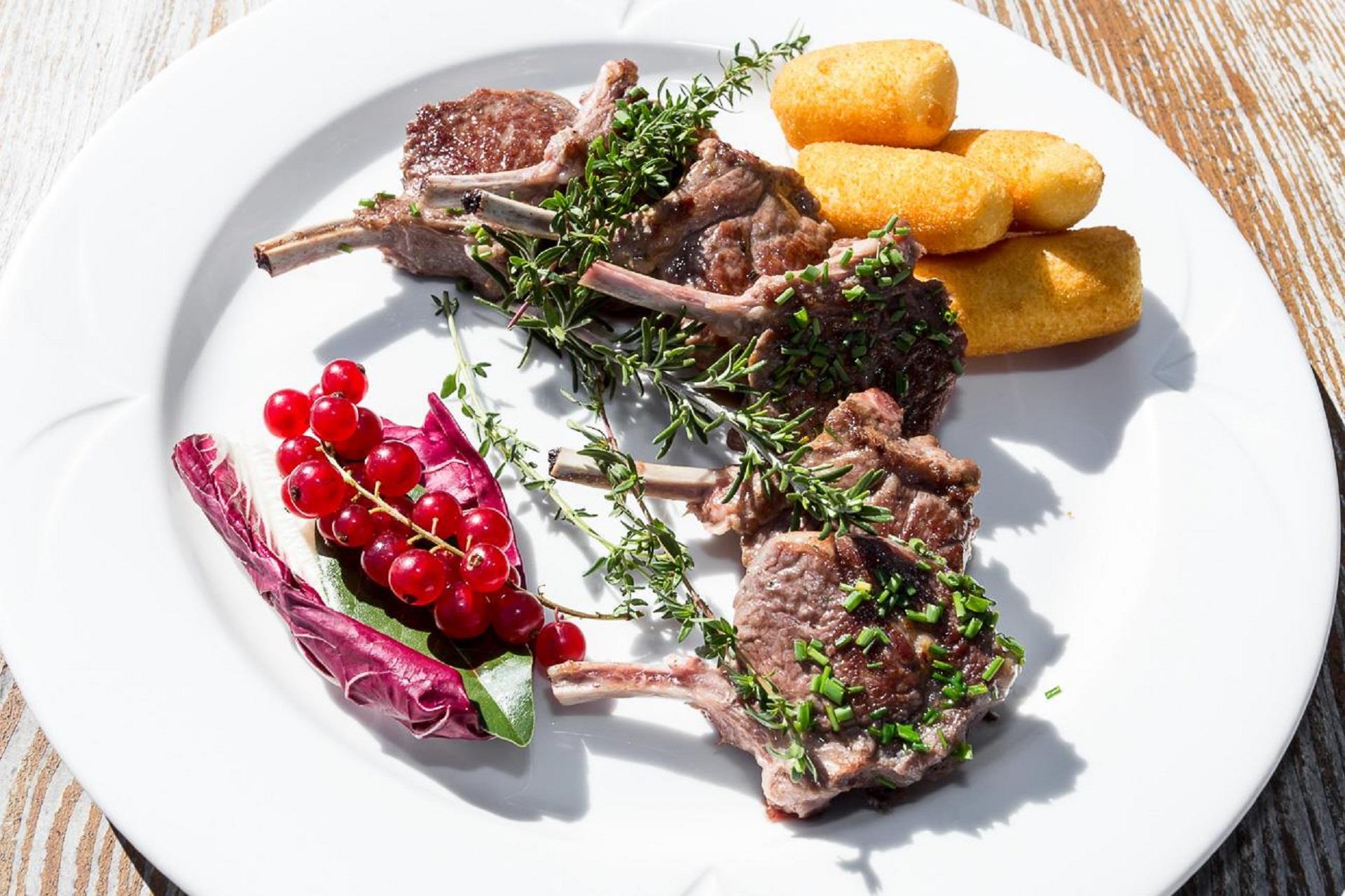 Gasthaus Weisses Kreuz Klausen 3 suedtirol.info