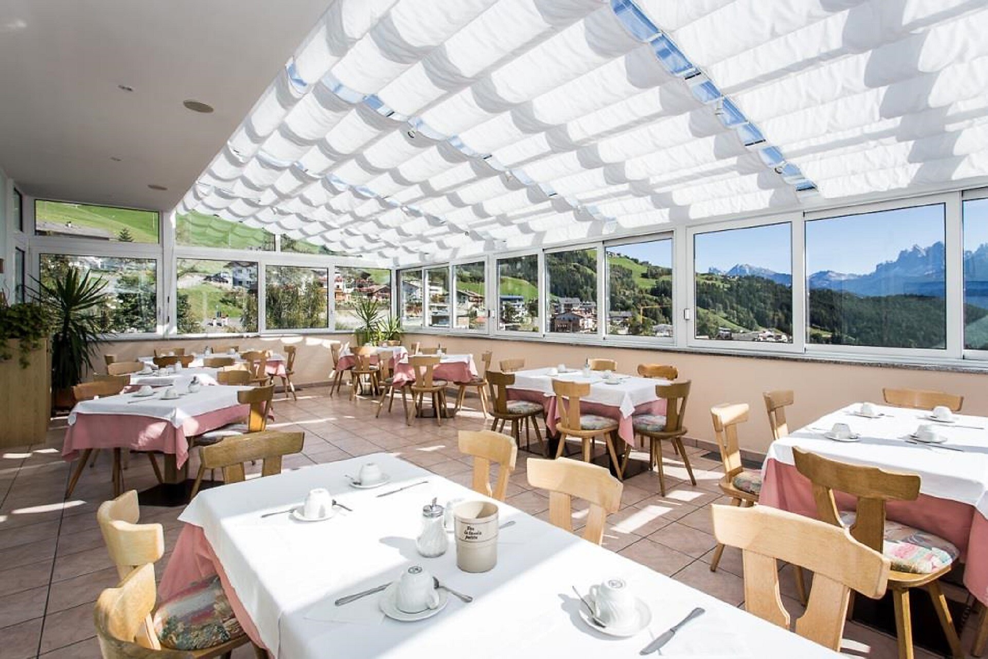 breakfast room
