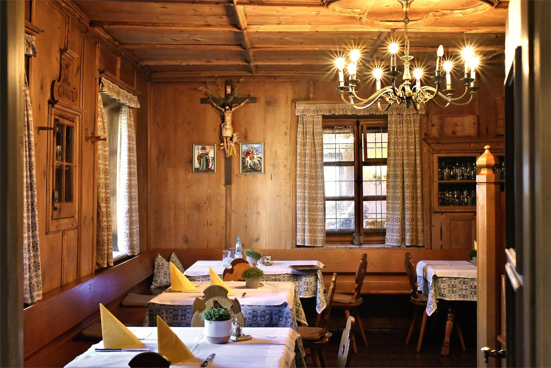Albergo Aquila Nera Andriano 3 suedtirol.info