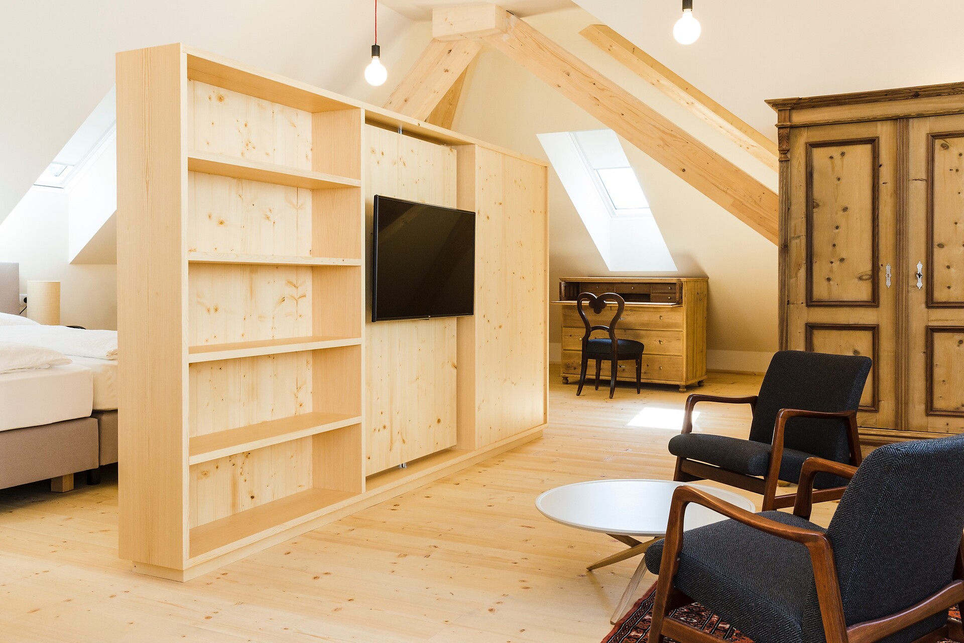 junior suite, main building