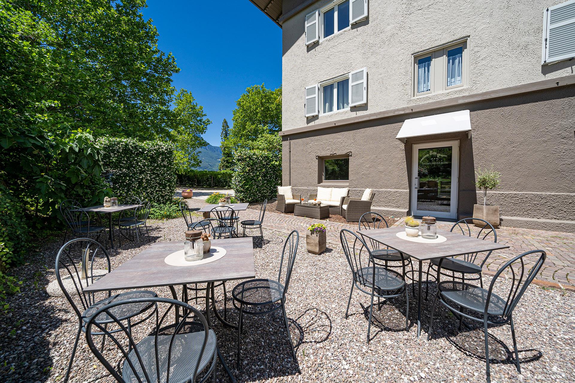 Hotel-Cafe Sigmundskron Eppan an der Weinstraße 26 suedtirol.info