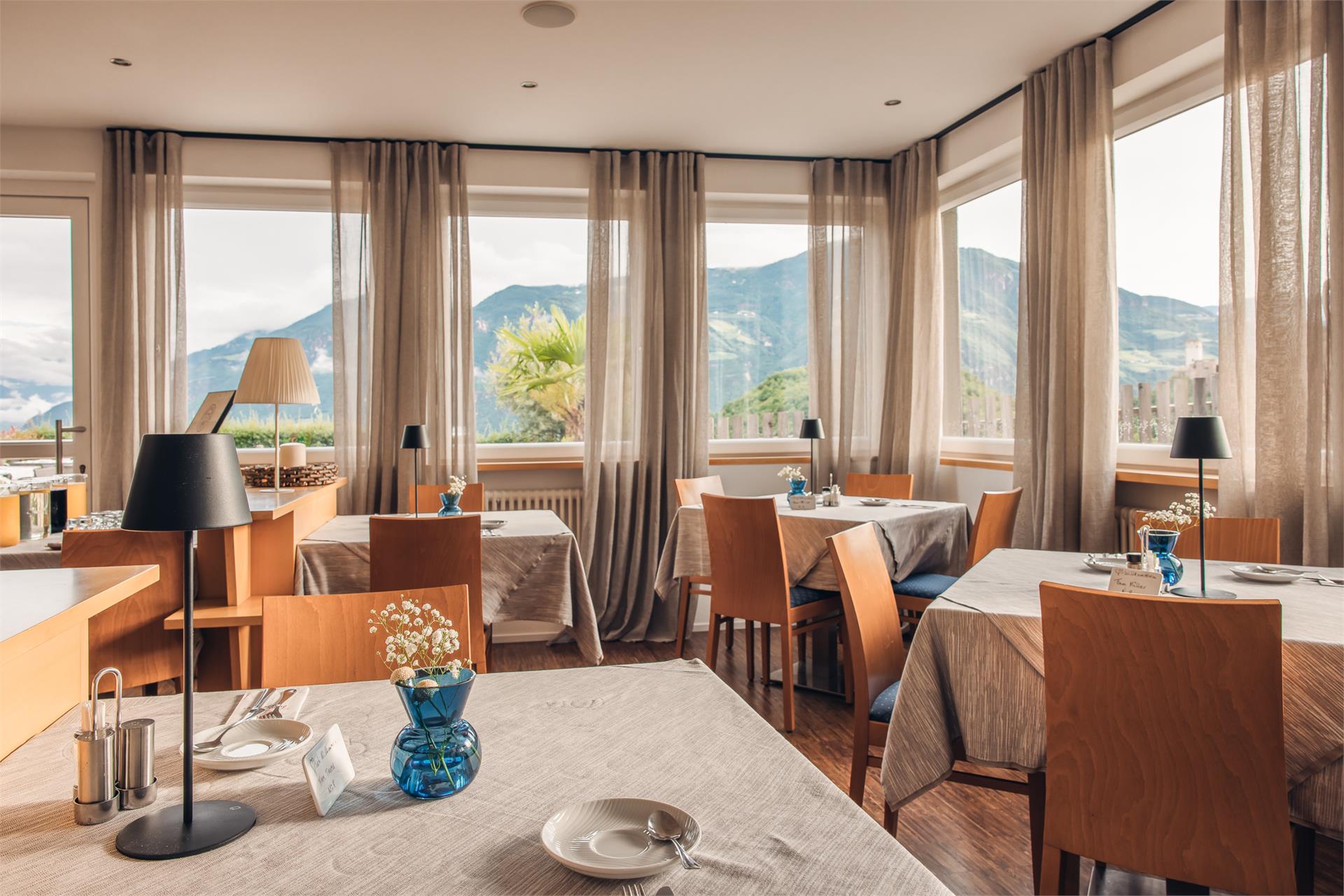 Hotel-Cafe Sigmundskron Eppan an der Weinstraße 15 suedtirol.info