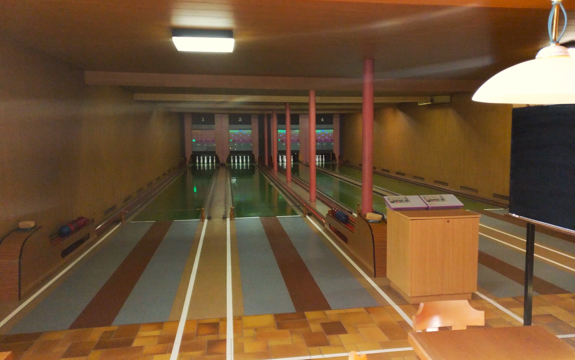 Bowling lanes 4