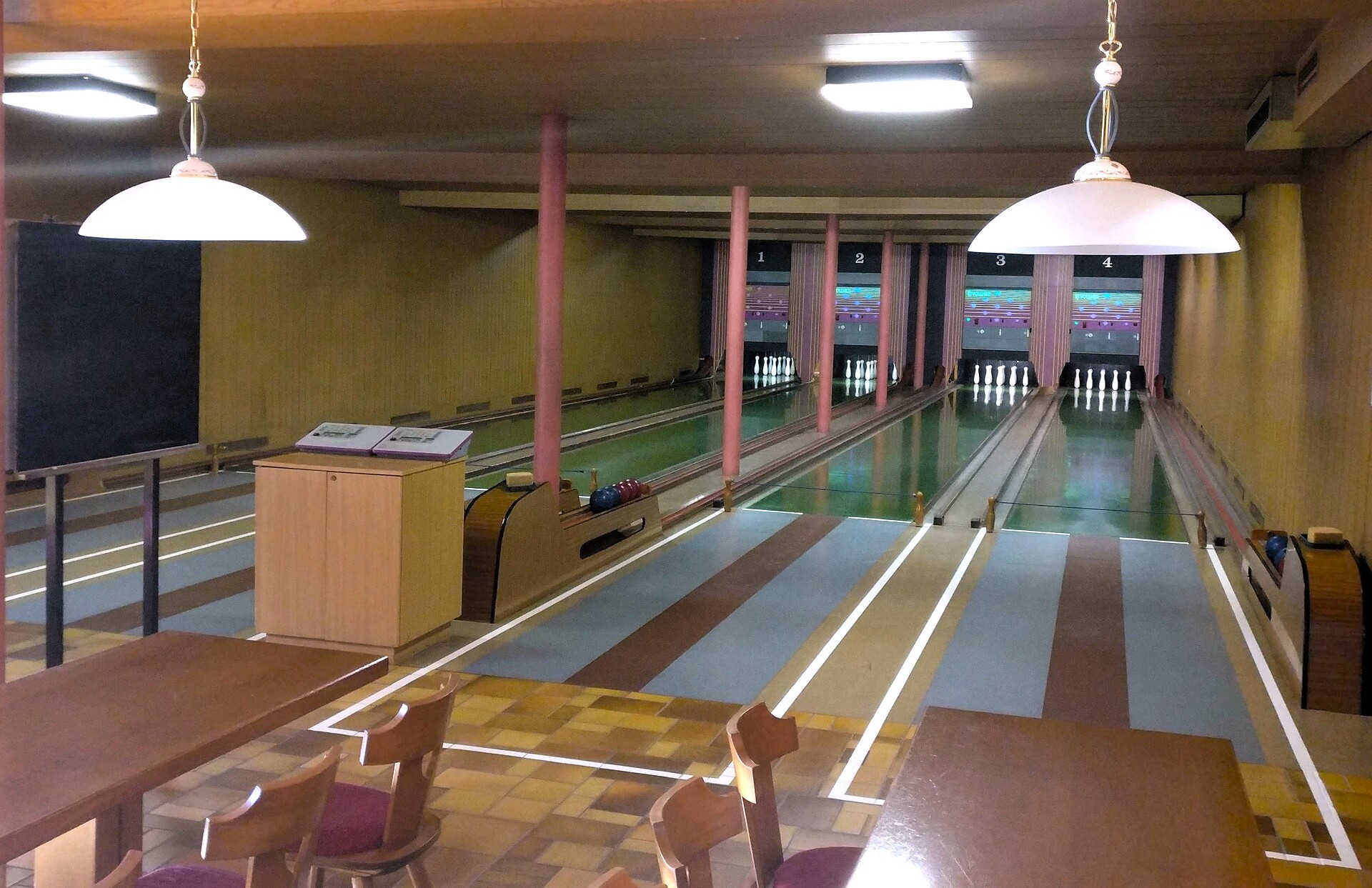Bowling lanes 5