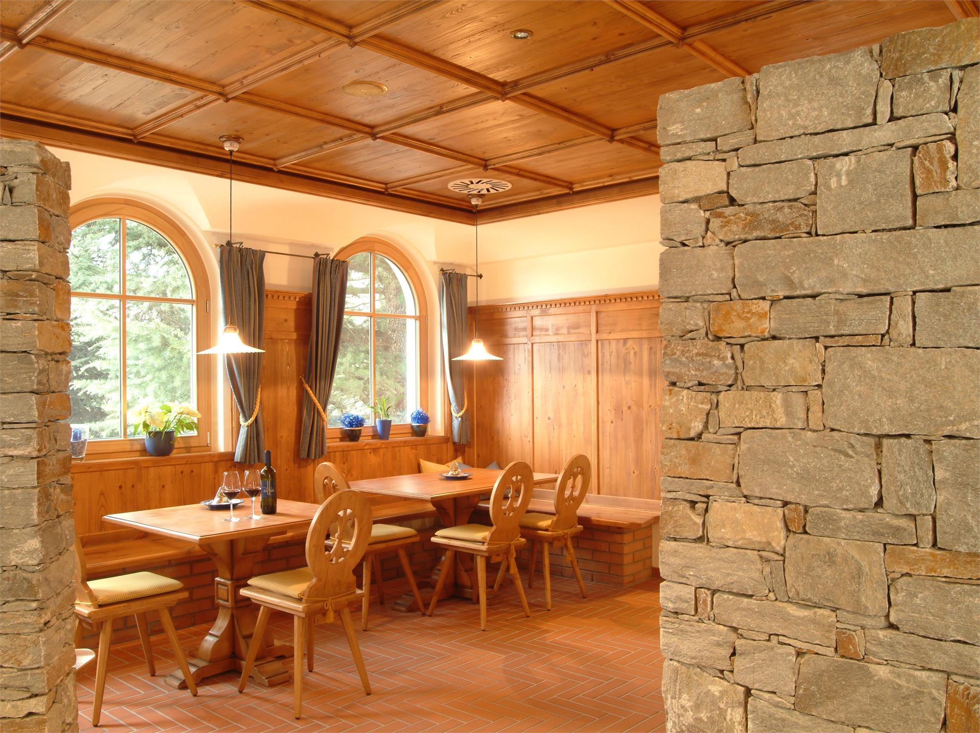 Hotel Ristorante Bar Rasthof Vermoi Laces 1 suedtirol.info