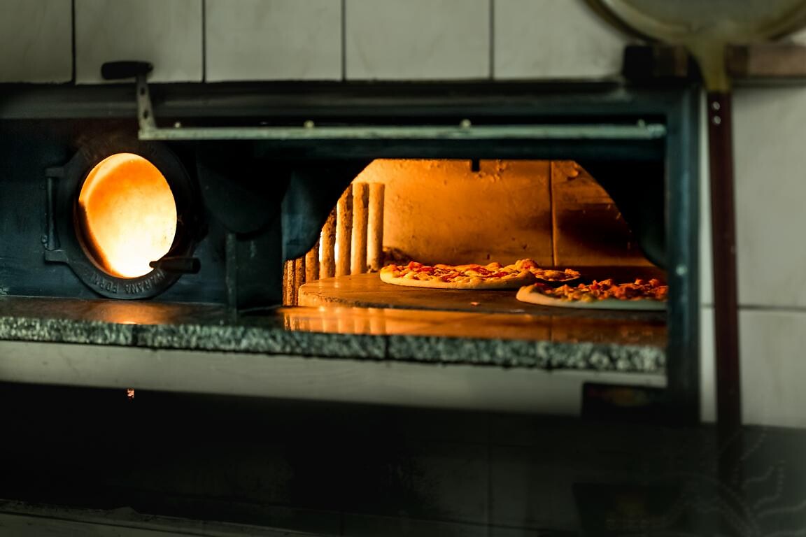 Pizza aus dem Holzofen im Hotel