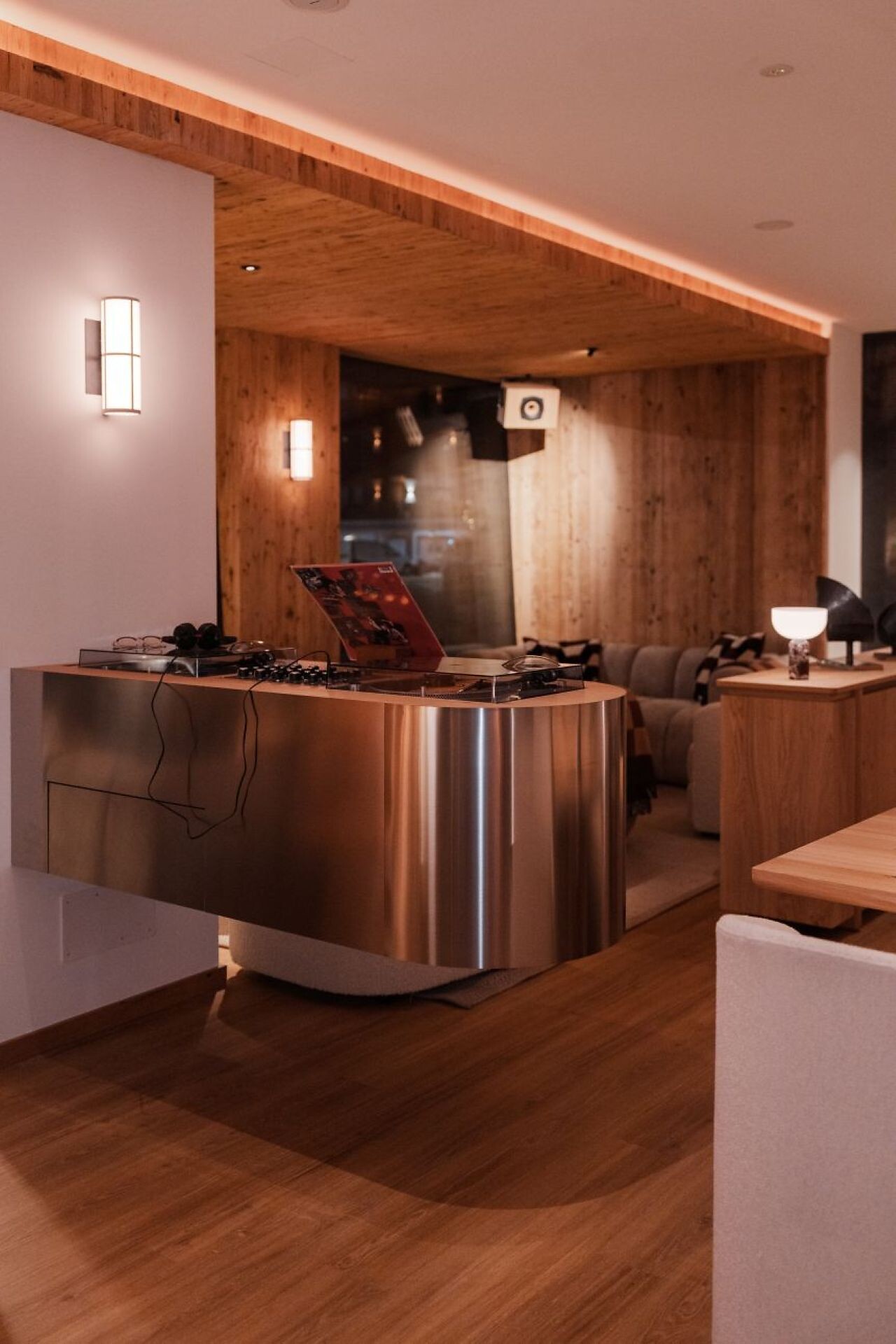 B-Side Alpine Hi-Fi Listening Bar - Dolomitenregion Alta Badia - #7 - suedtirol.info