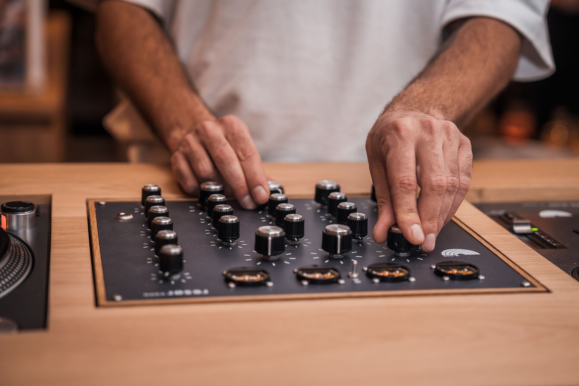 B-Side Alpine Hi-Fi Listening Bar - Dolomitenregion Alta Badia - #9 - suedtirol.info