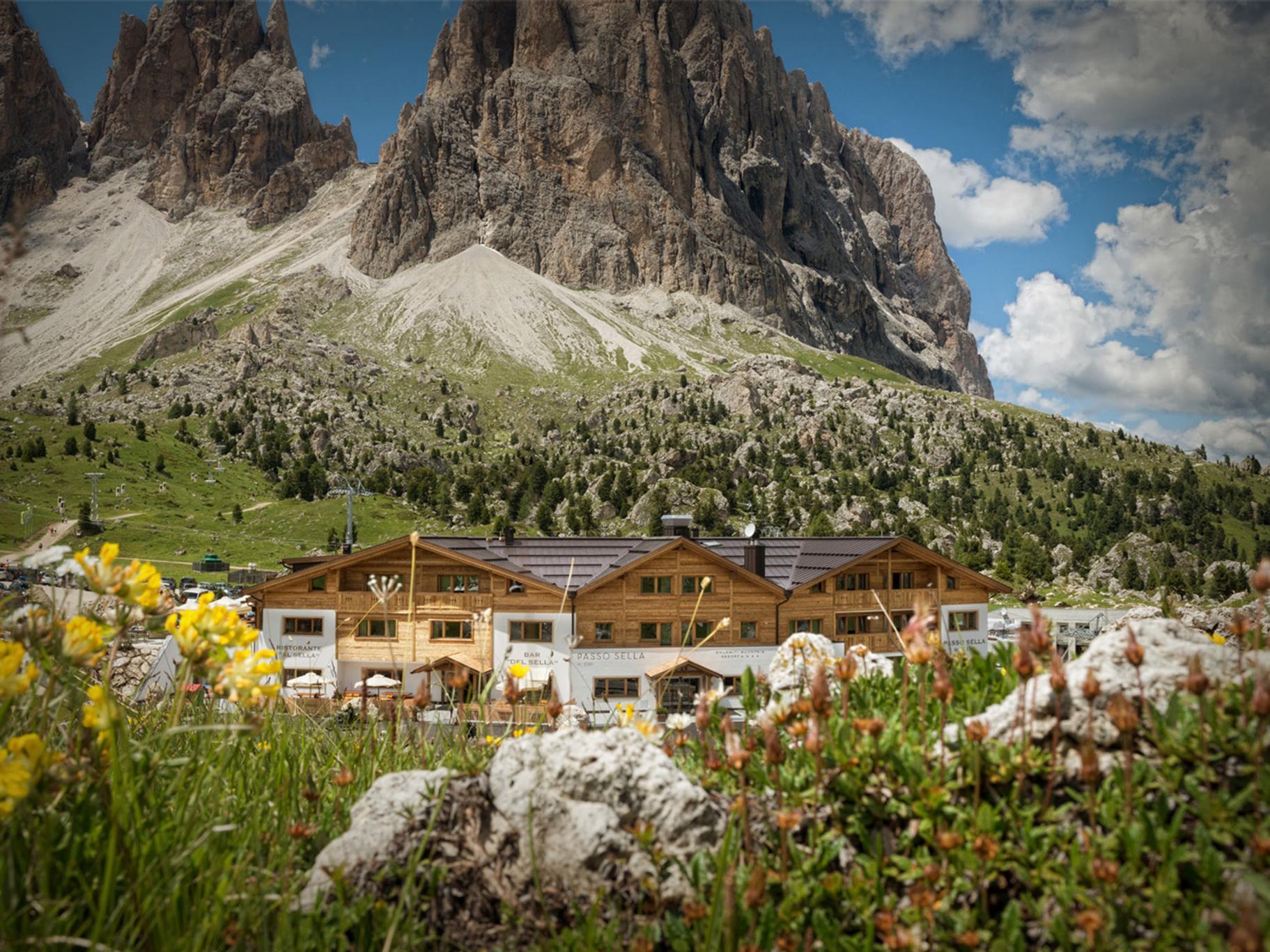 Hotel Passo Sella Dolomiti Mountain Resort Sëlva/Selva 2 suedtirol.info