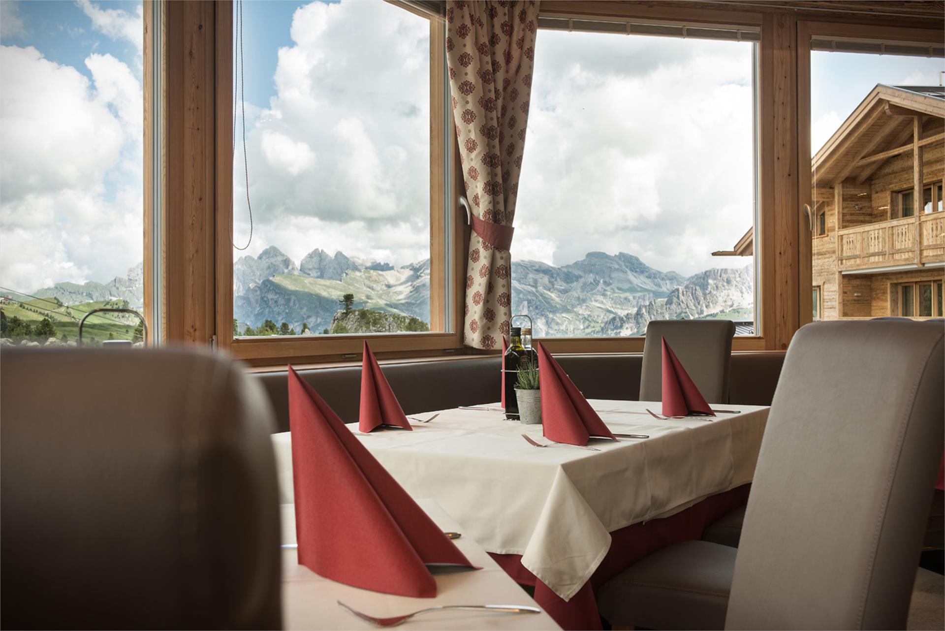 Hotel Passo Sella Dolomiti Mountain Resort Sëlva/Selva 5 suedtirol.info