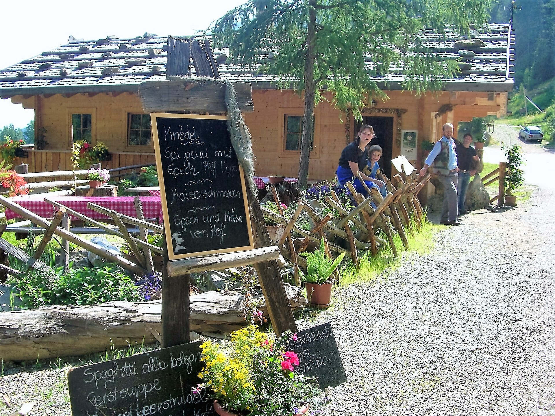 Hofschank bei den Urlärchen Ultimo 1 suedtirol.info