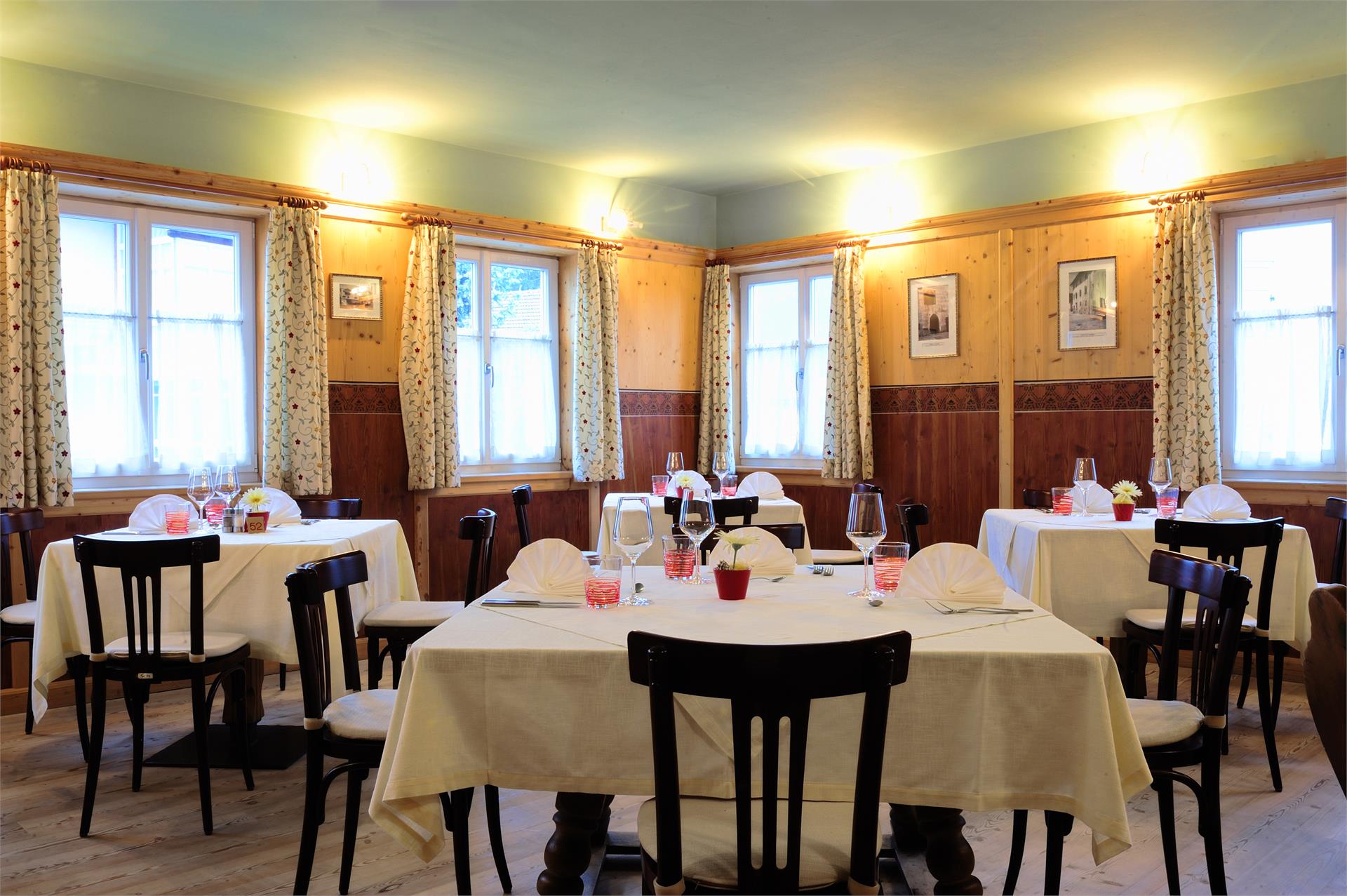 Hotel Teutschhaus Kurtinig an der Weinstraße 3 suedtirol.info