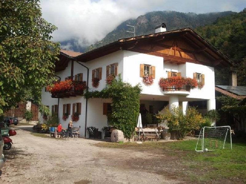 Posto di ristoro Tschuegghof Laives 1 suedtirol.info