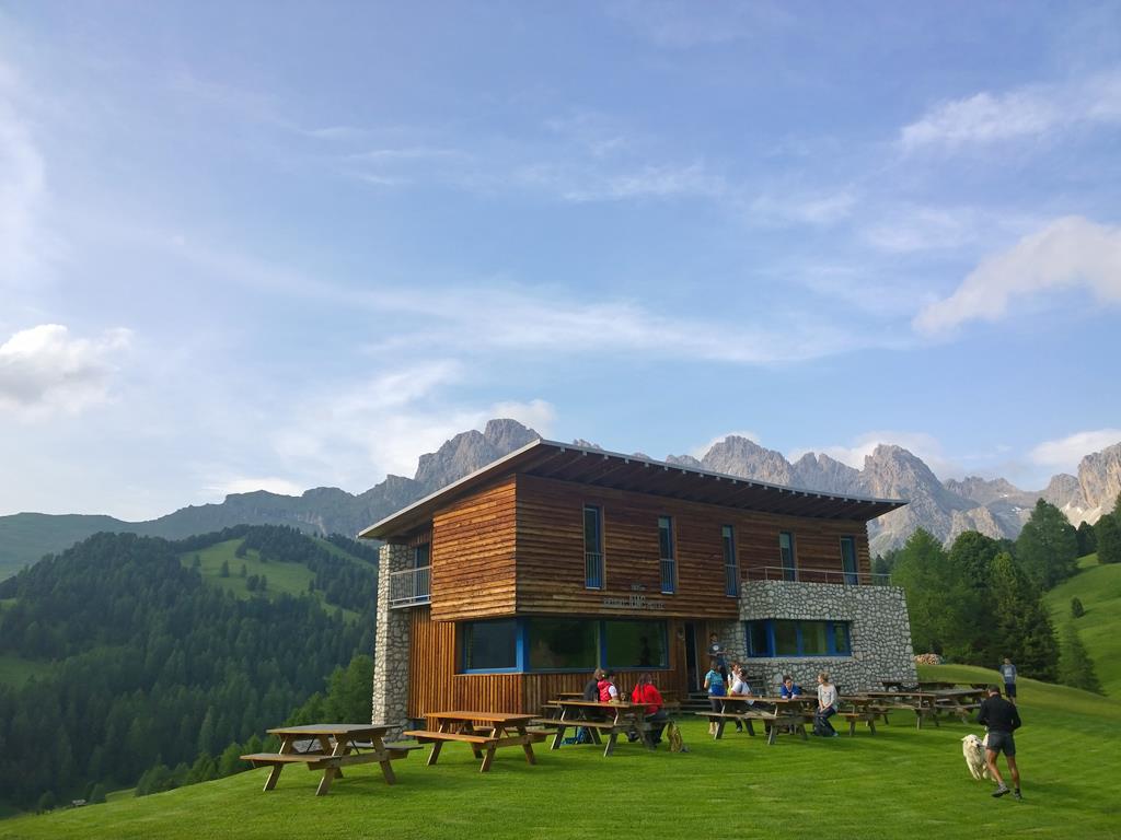 Juac Hut Sëlva/Selva 2 suedtirol.info