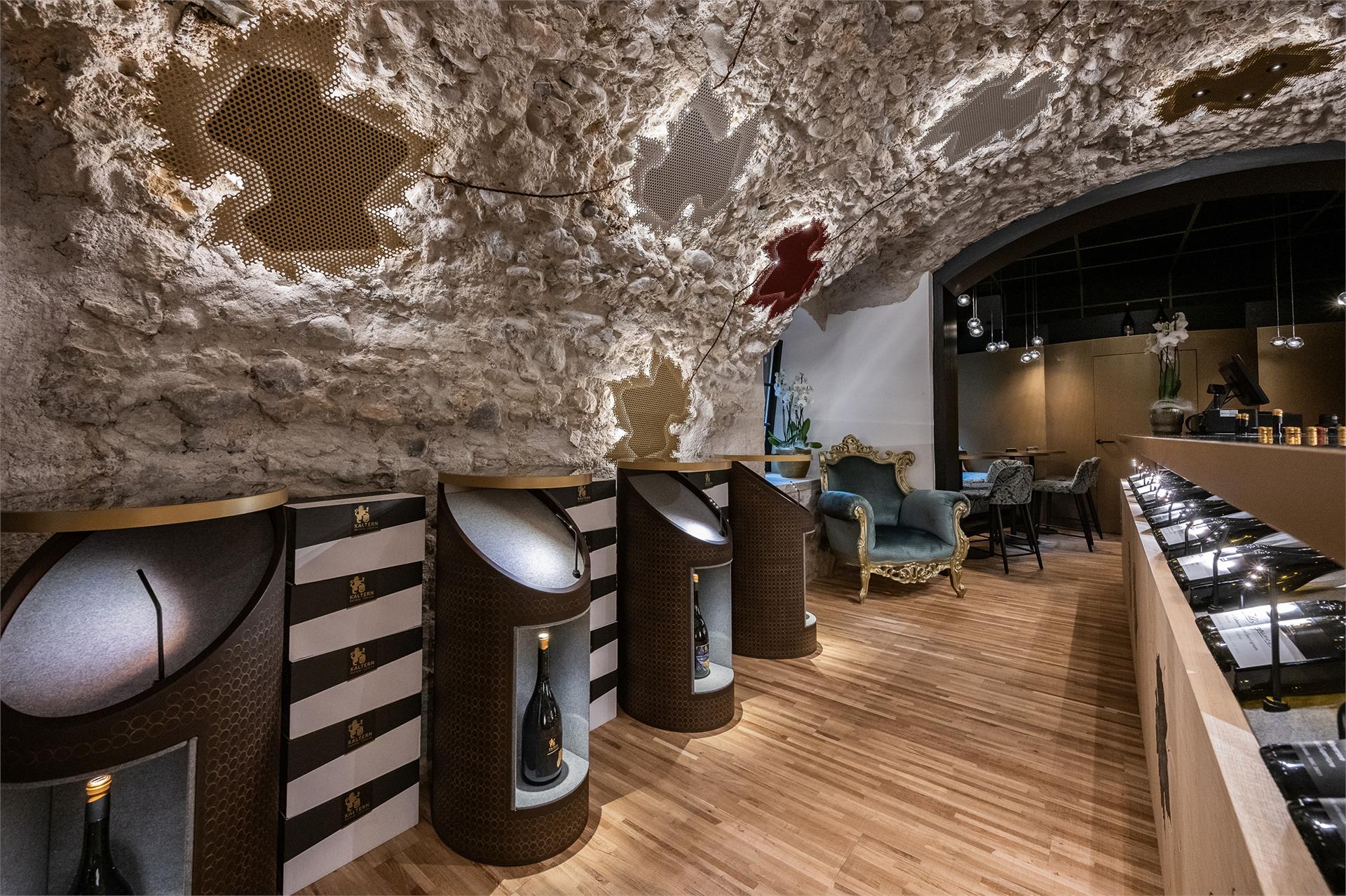 Cantina Kaltern - Vinothek 1900 Kaltern an der Weinstraße/Caldaro sulla Strada del Vino 3 suedtirol.info