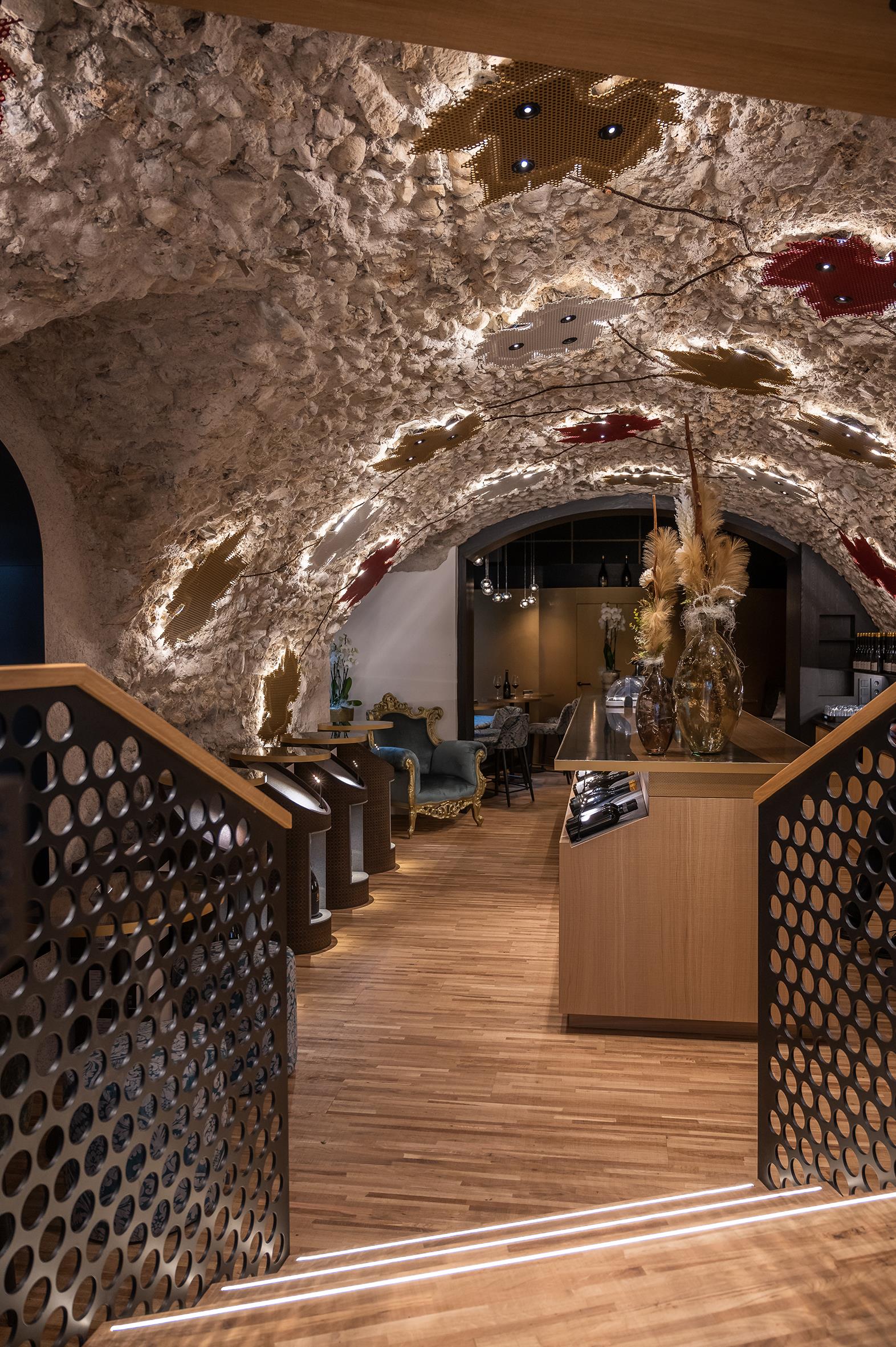 Cantina Kaltern - Vinothek 1900 Kaltern an der Weinstraße/Caldaro sulla Strada del Vino 6 suedtirol.info