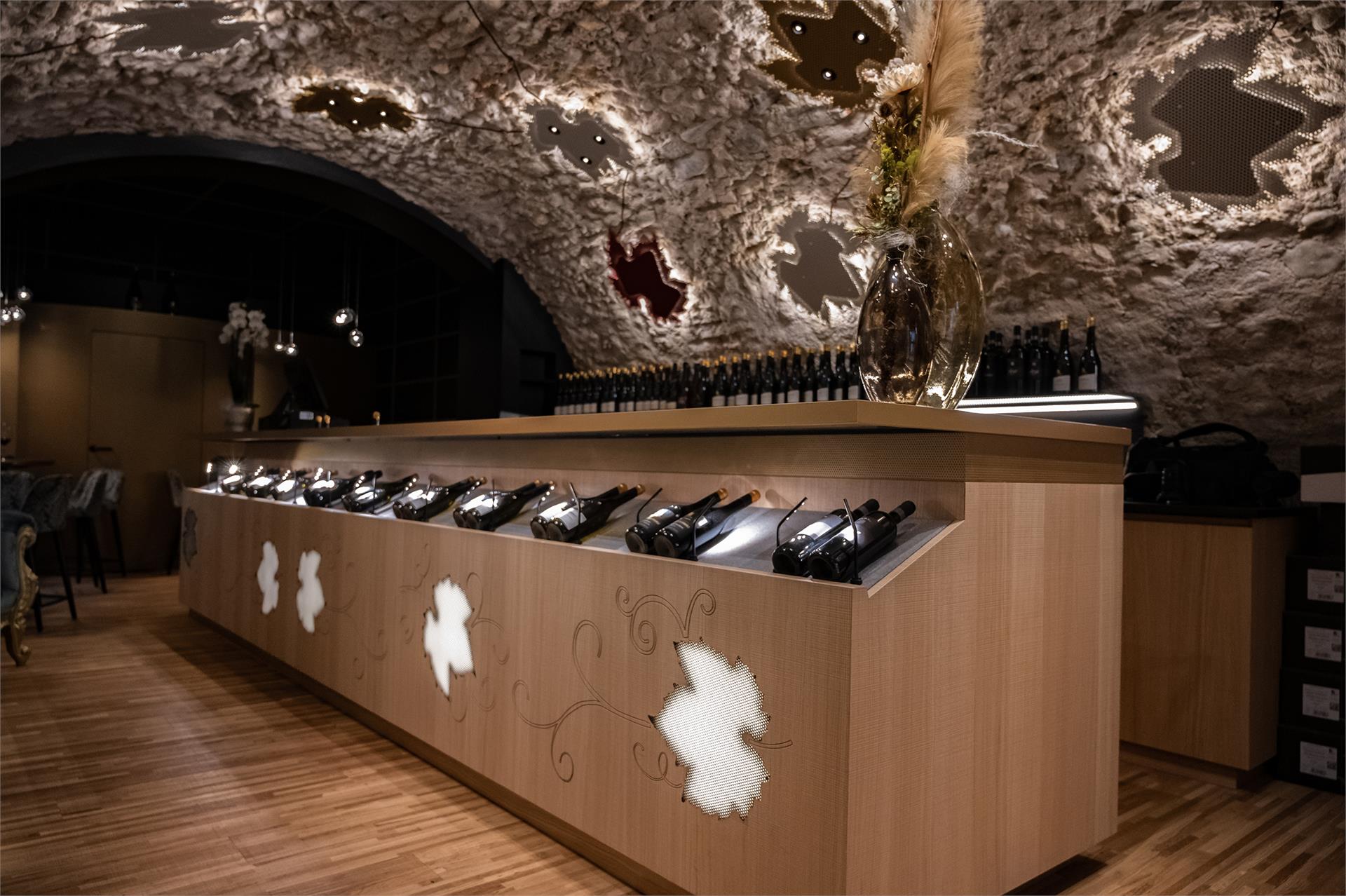 Cantina Kaltern - Vinothek 1900 Kaltern an der Weinstraße/Caldaro sulla Strada del Vino 7 suedtirol.info