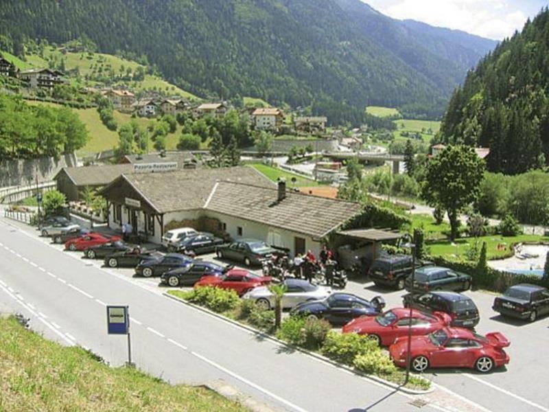 Passeirer Weinstube Pizzeria St.Leonhard in Passeier/San Leonardo in Passiria 1 suedtirol.info