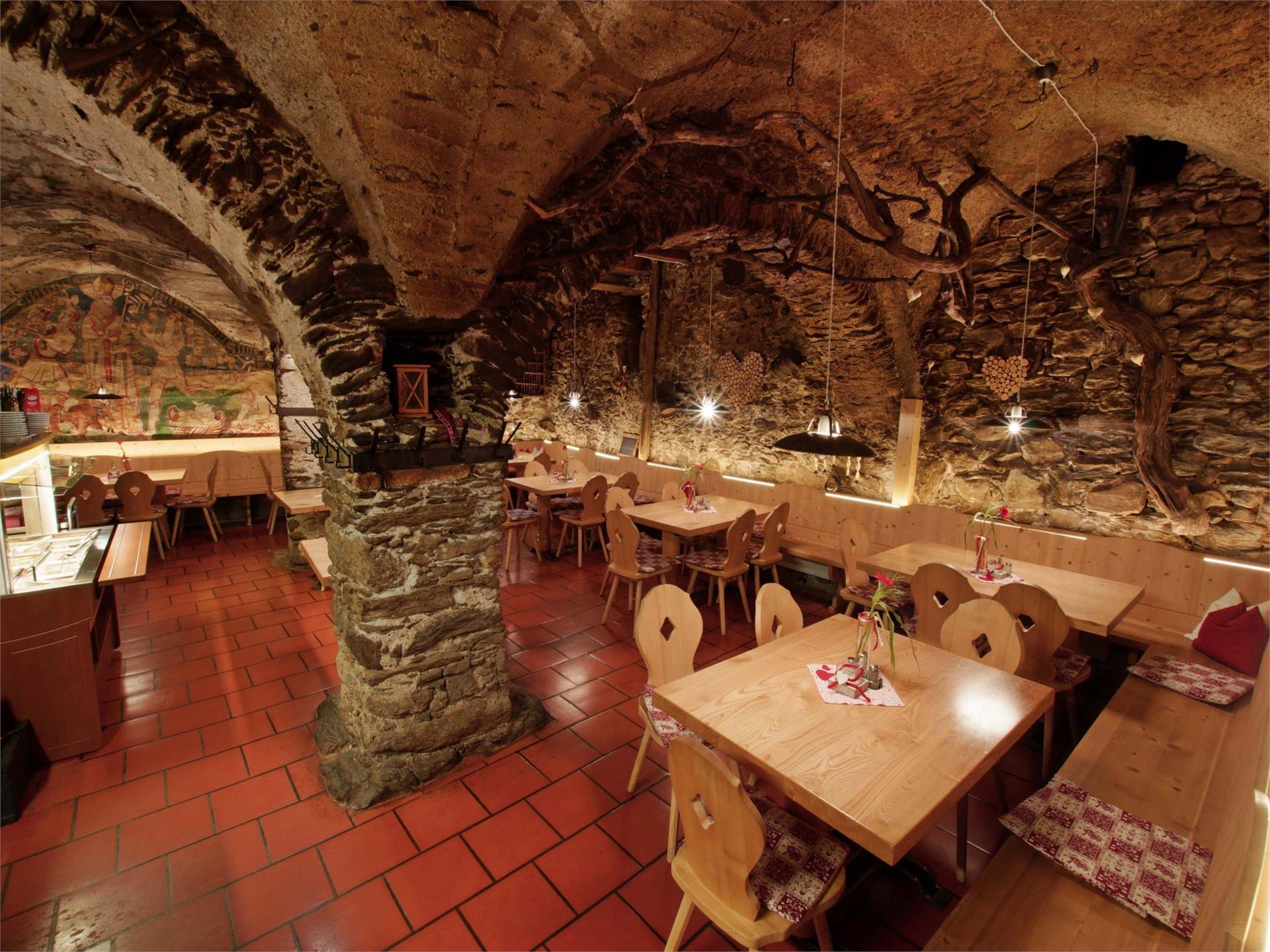 Hilberkeller Restaurant Kuens/Caines 1 suedtirol.info