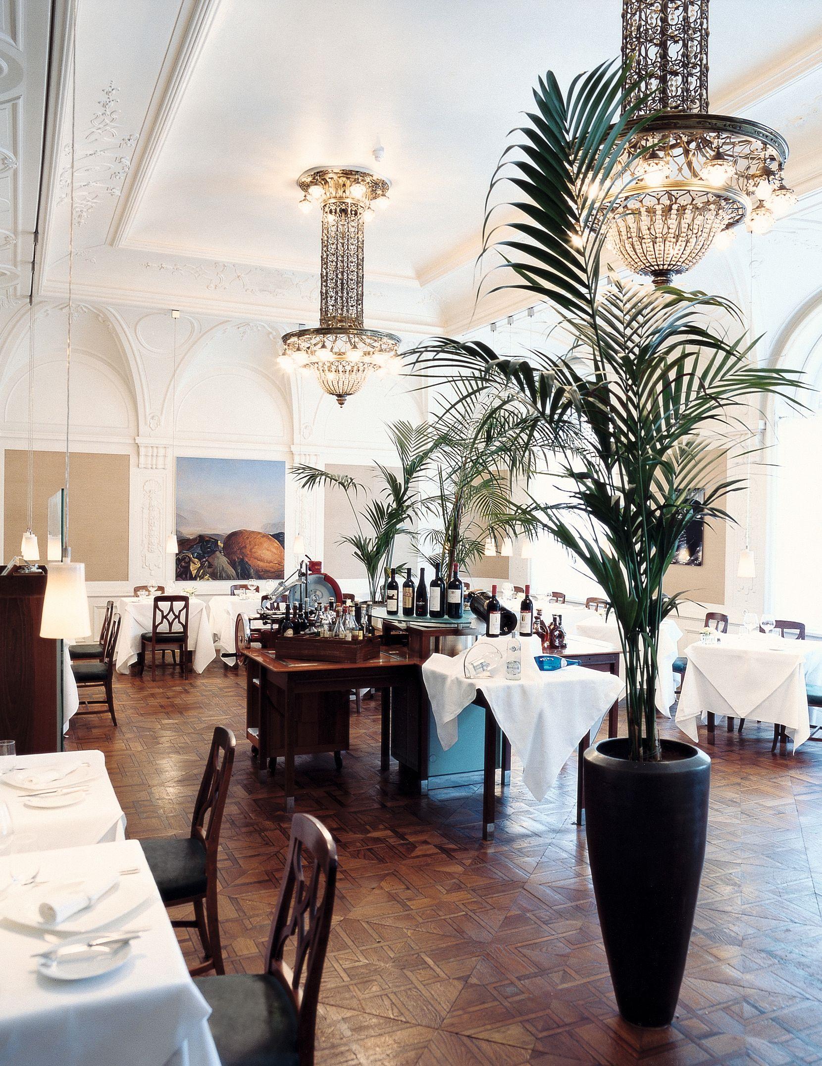 Ristorante Laurin presso il Parkhotel Laurin Bolzano 7 suedtirol.info