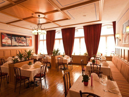 Restaurant Emma - Historic Hotel Niederdorf 7 suedtirol.info