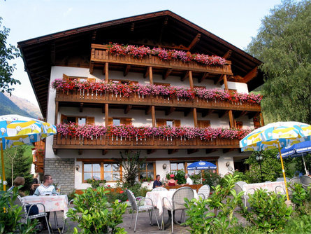 Sonnenhof Restaurant and Pizzeria St.Leonhard in Passeier/San Leonardo in Passiria 1 suedtirol.info
