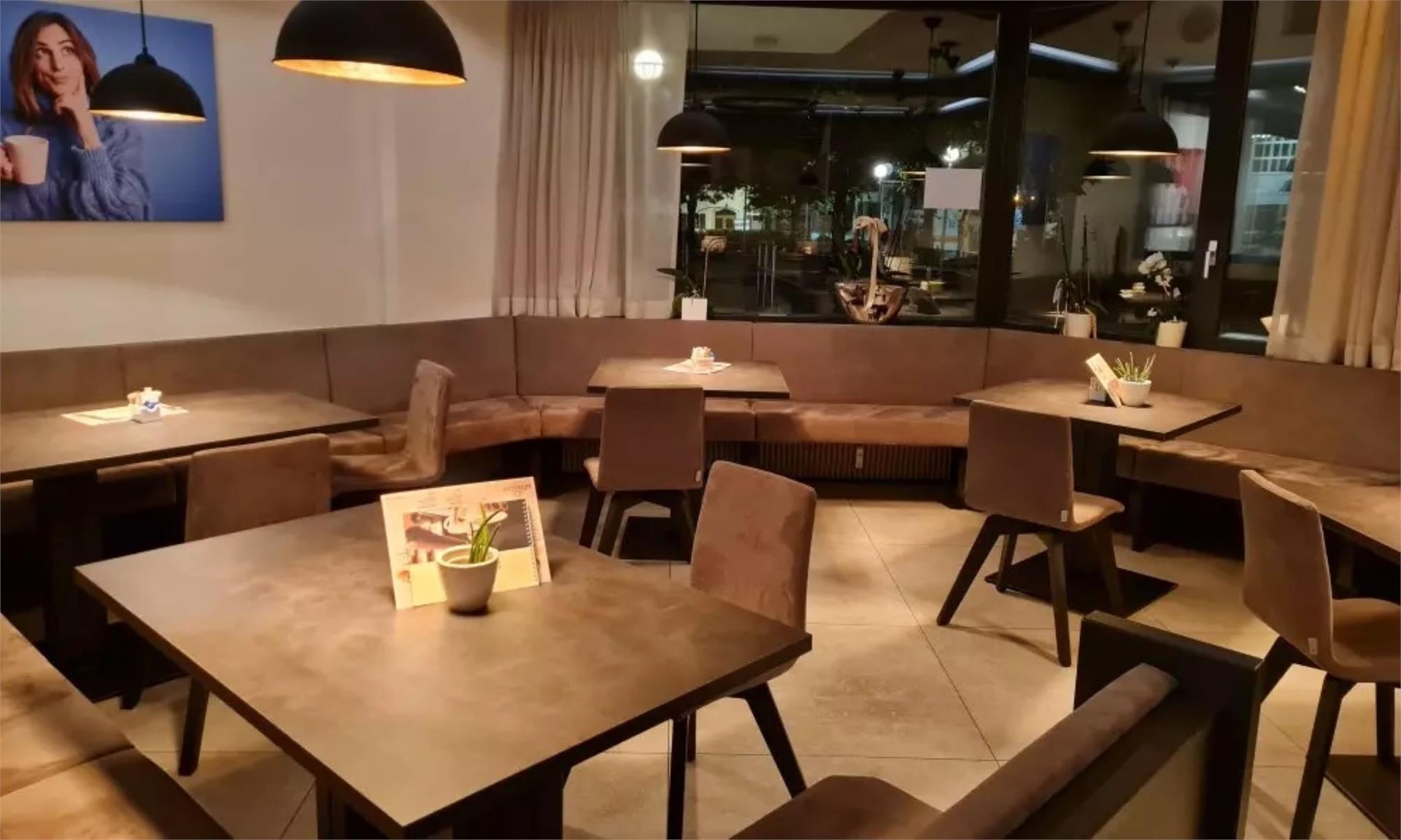 Rathaus Cafe Laces 4 suedtirol.info