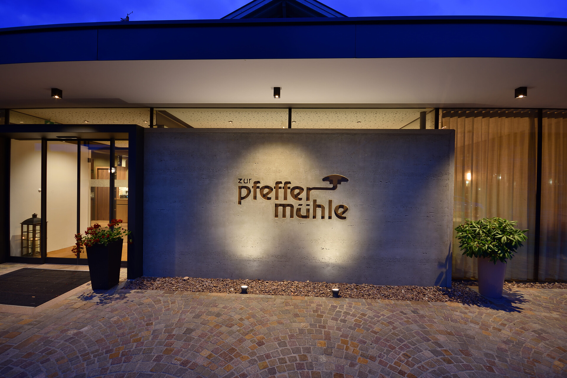 Ristorante Pizzeria  Zur Pfeffermühle - Strada del Vino - #2 - suedtirol.info