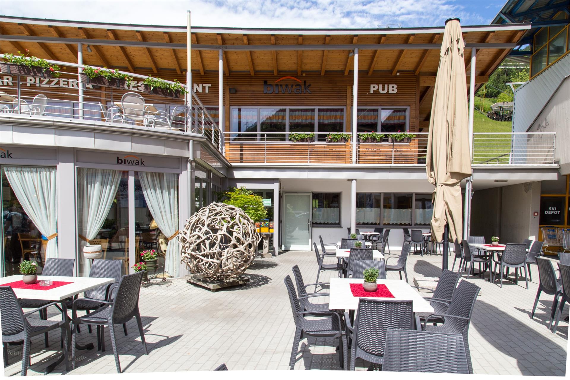 Restaurant Pizzeria Biwak Sterzing 2 suedtirol.info