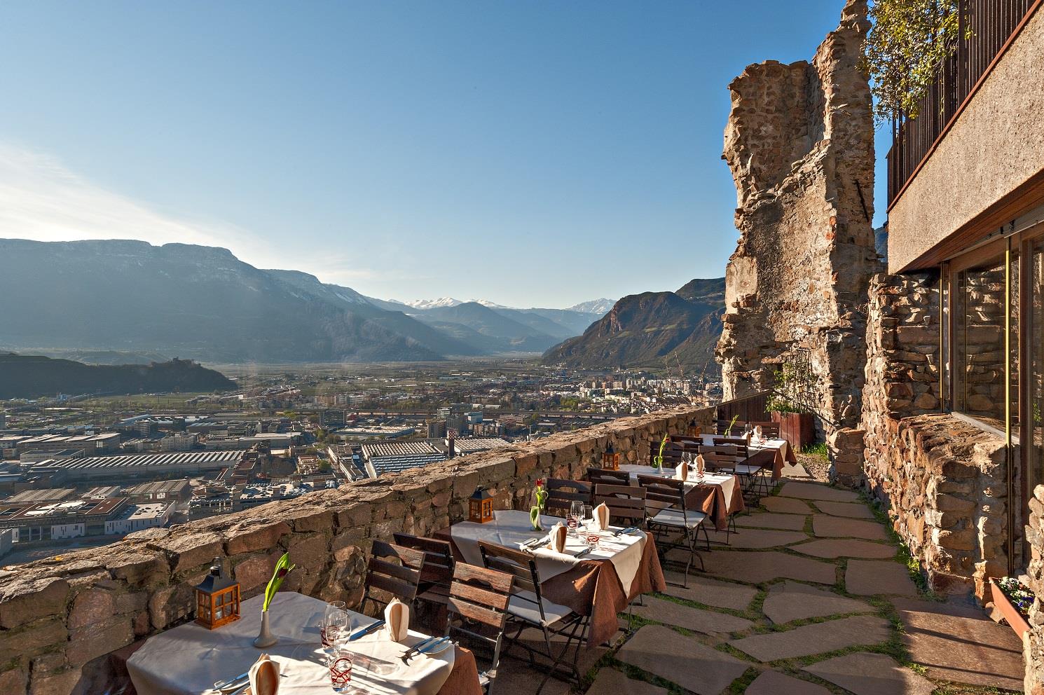 Restaurant Haselburg Bozen 8 suedtirol.info