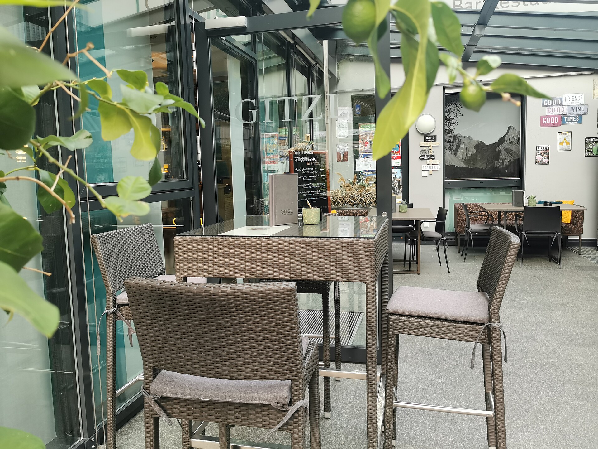 Gitzl Bar Restaurant
