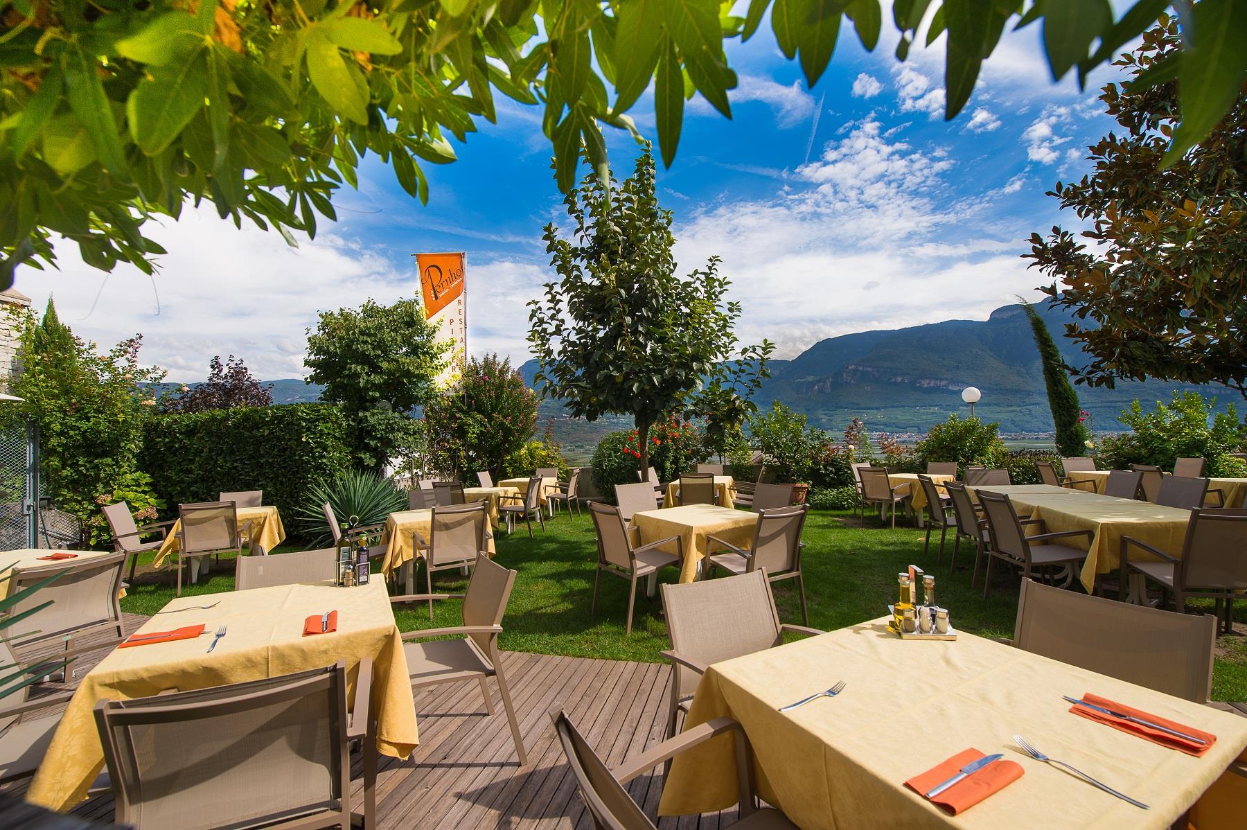 Restaurant Pizzeria Pernhof Tramin an der Weinstraße 4 suedtirol.info