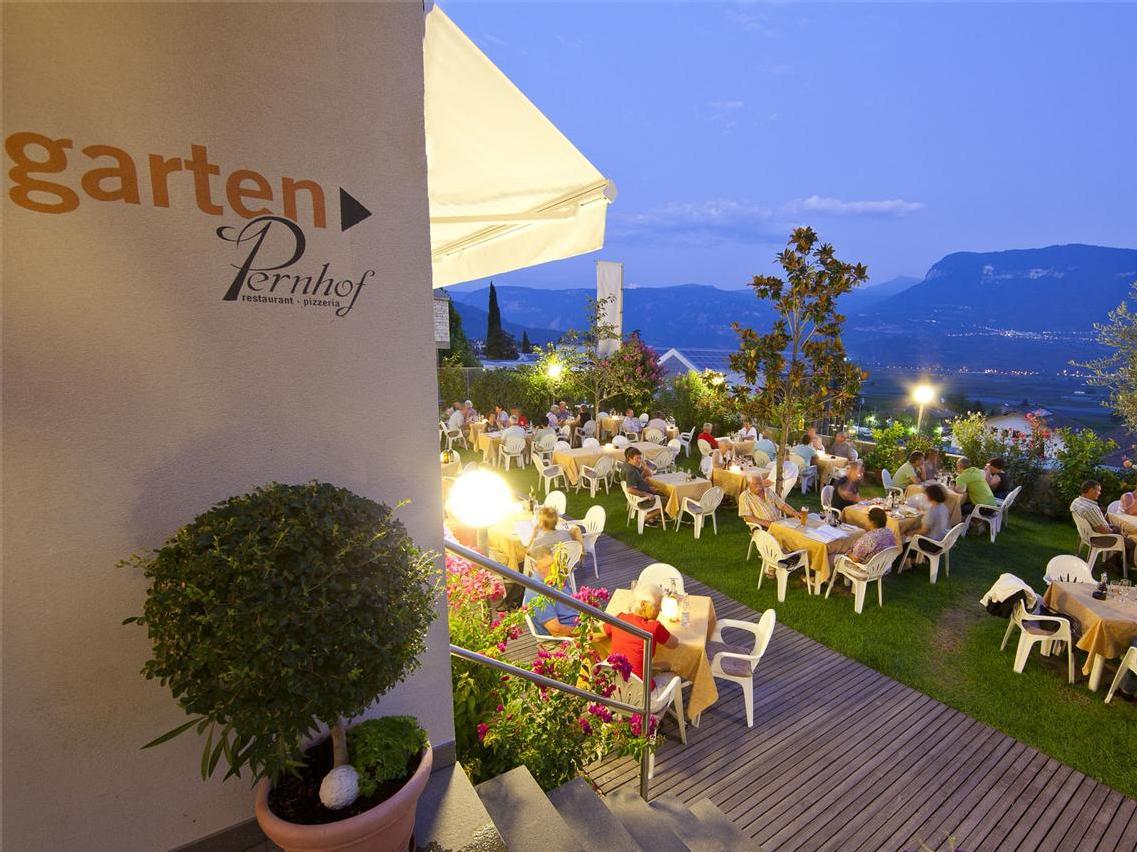 Restaurant Pizzeria Pernhof Tramin an der Weinstraße 1 suedtirol.info