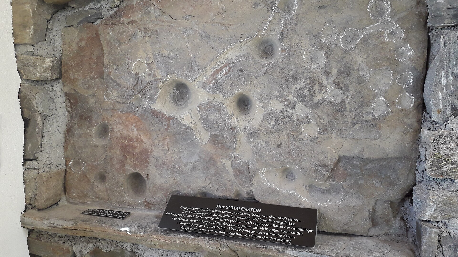 Cupped stone Hochganghaus