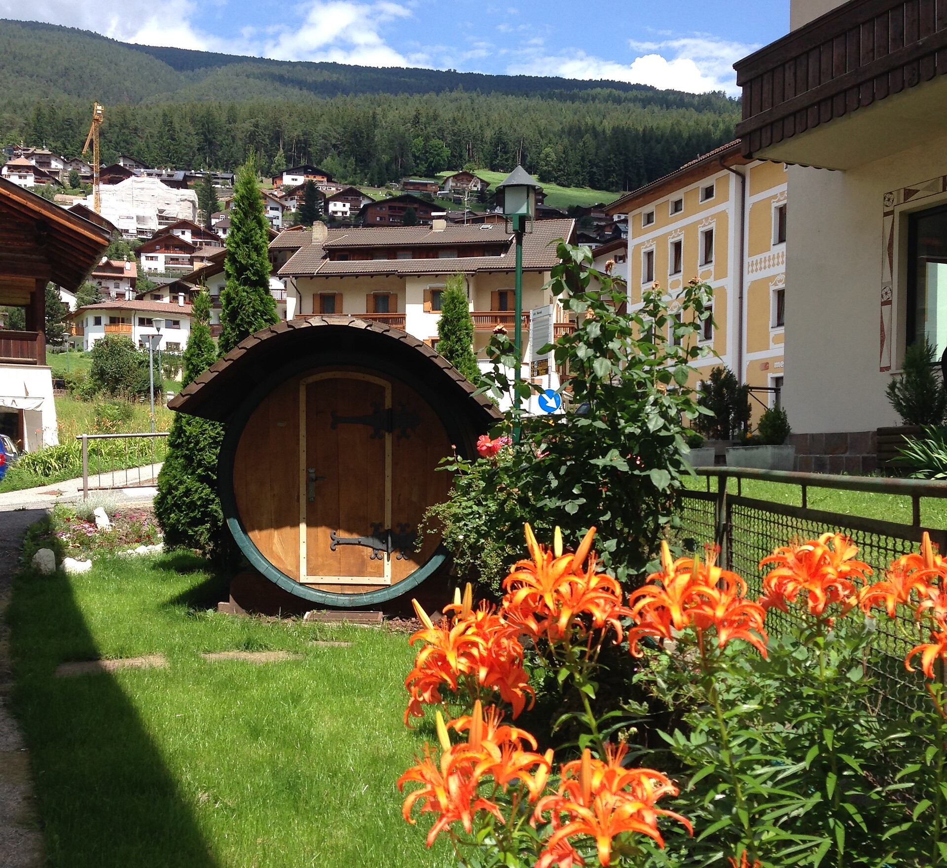 Our maxi barrel where people can stay togheter and have a drink.