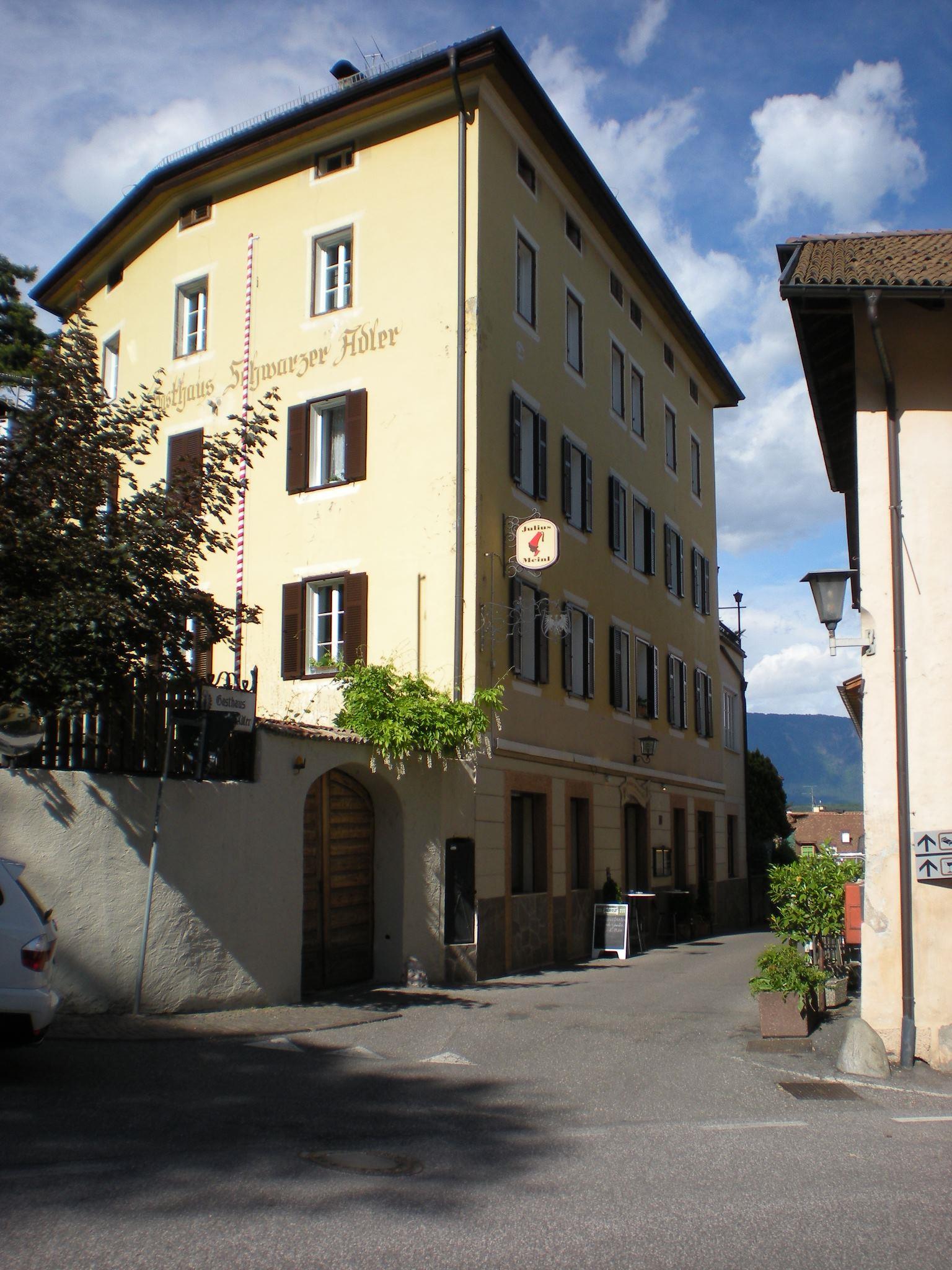 Schwarzer Adler Caldaro sulla Strada del Vino 1 suedtirol.info