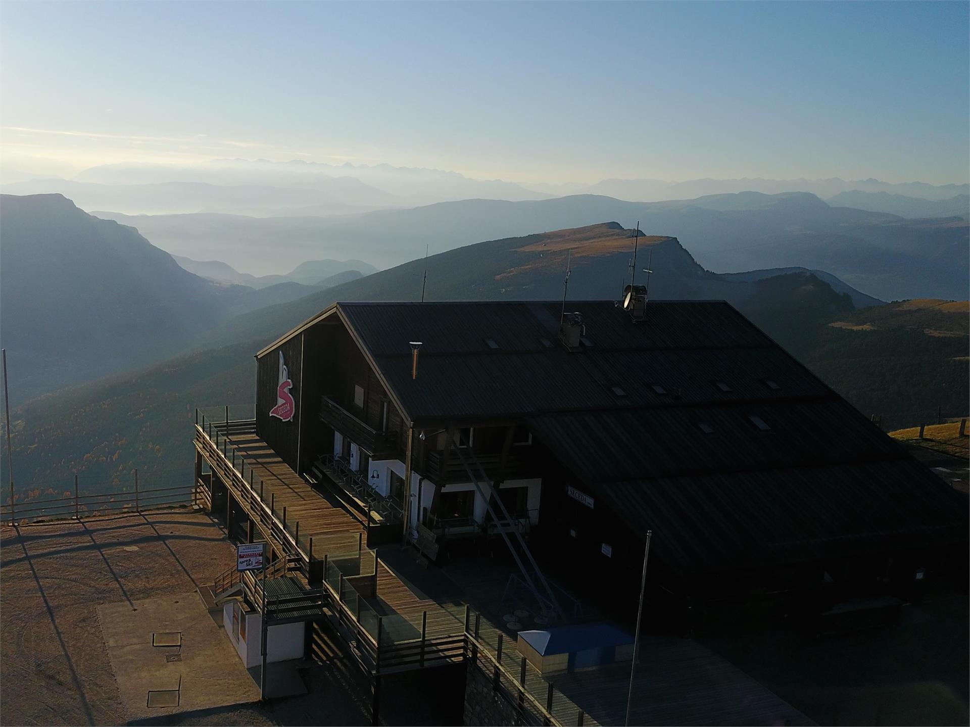 Seceda Hütte - Bergstation St.Christina in Gröden 2 suedtirol.info