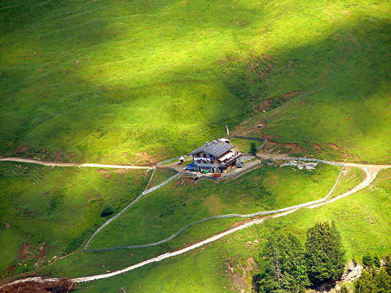 Saltner mountain hut Tschapit