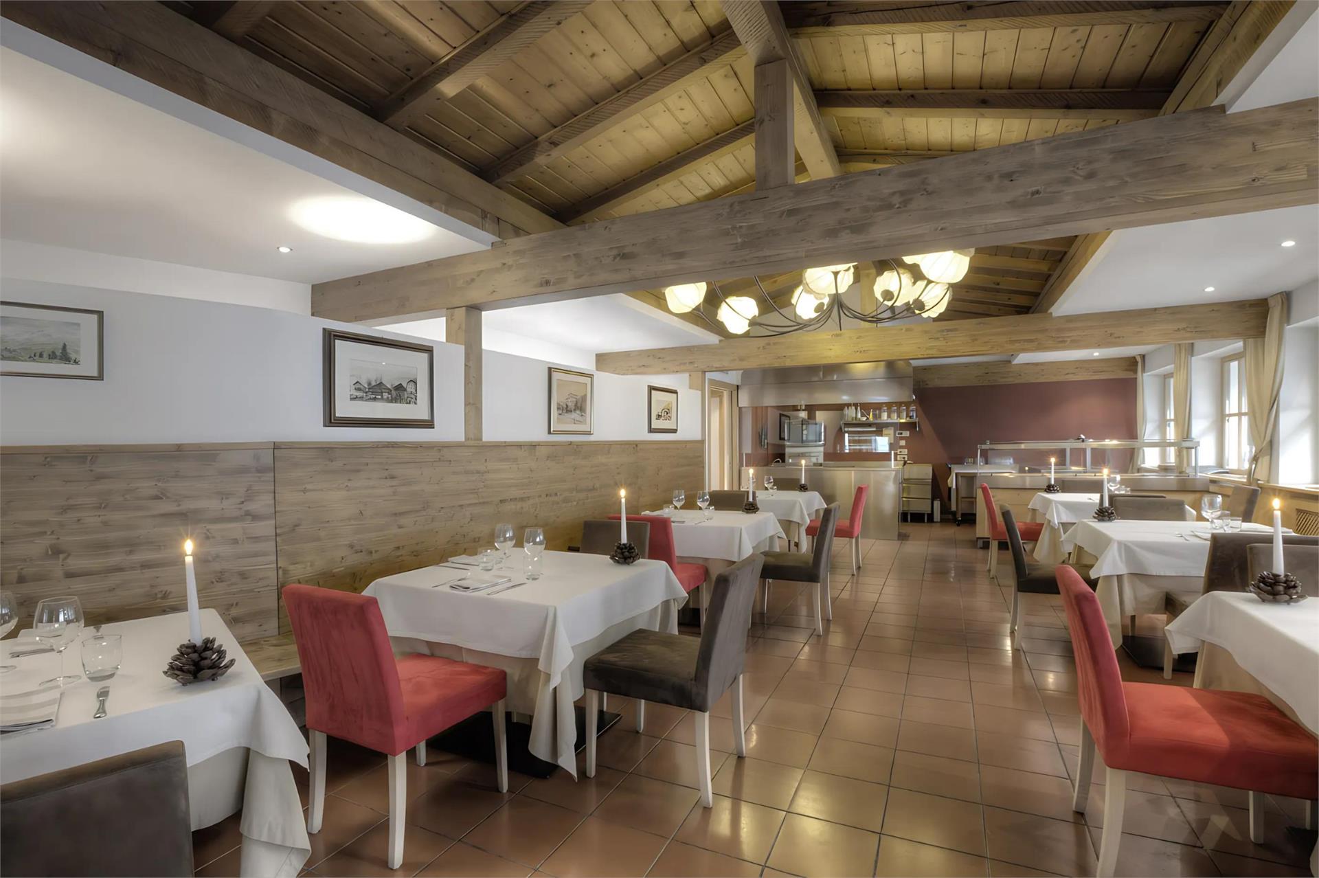 Trattoria mit Grill La Tambra Corvara 1 suedtirol.info